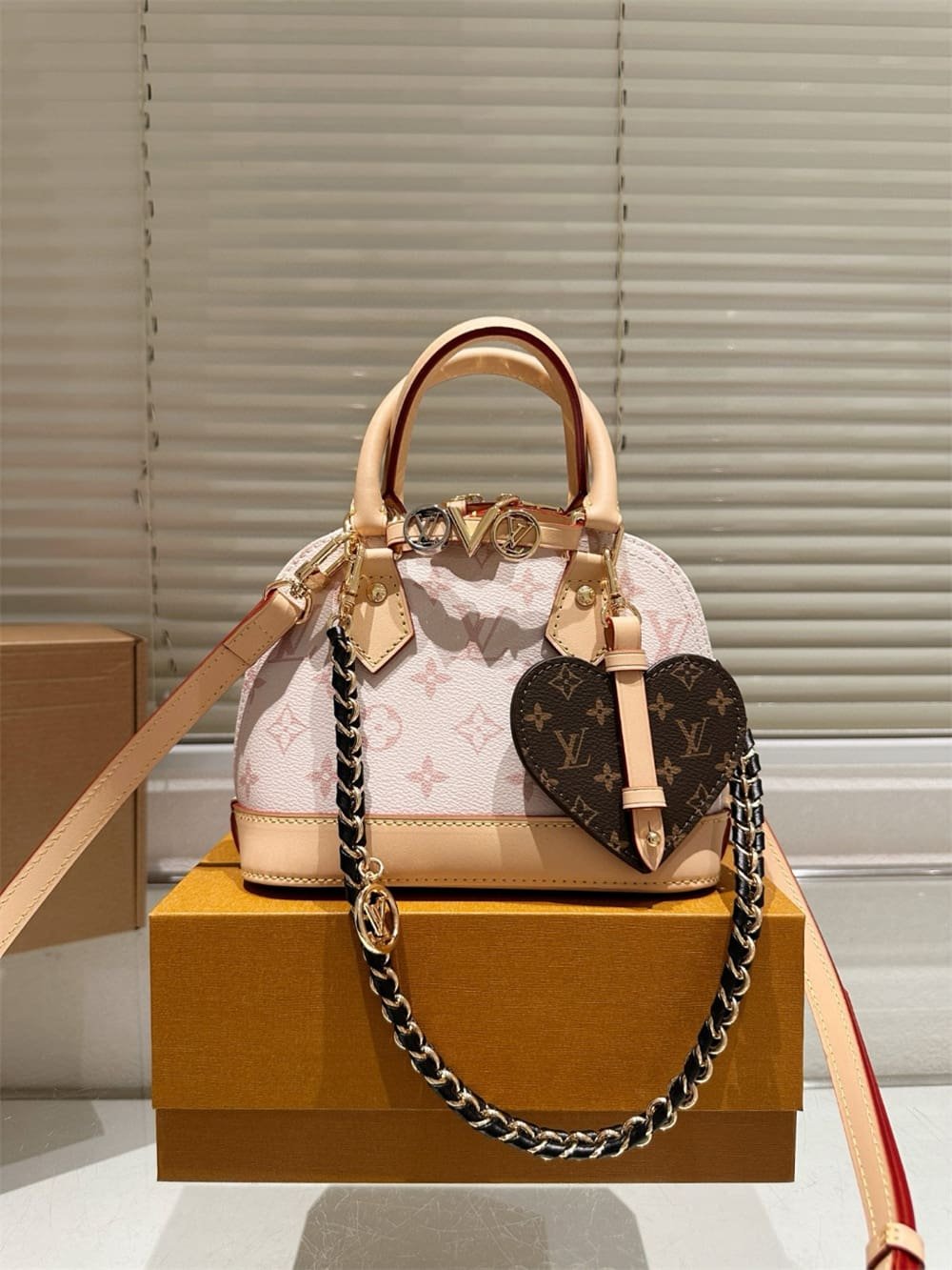 L0vis Vvtt0n Customizable Alma Mini LV&I