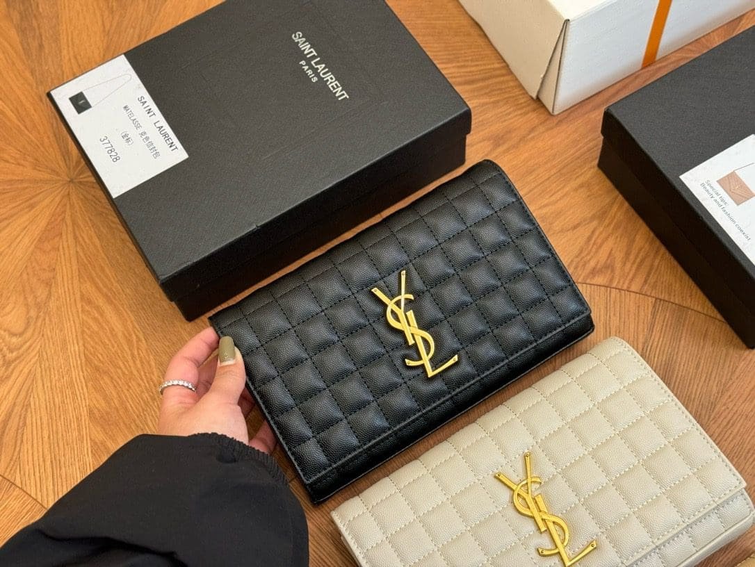 Sa1nt Lau*nt LAMBSKIN CASSANDRE CHAIN WALLET