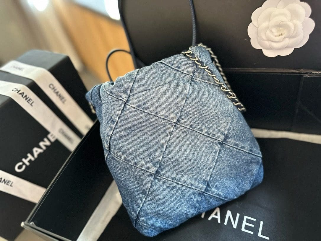 Ch**el 22 mini handbag
