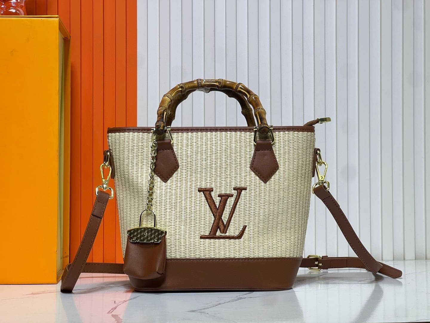 L0vis Vvtt0n Raffia Petit Bucket Tote