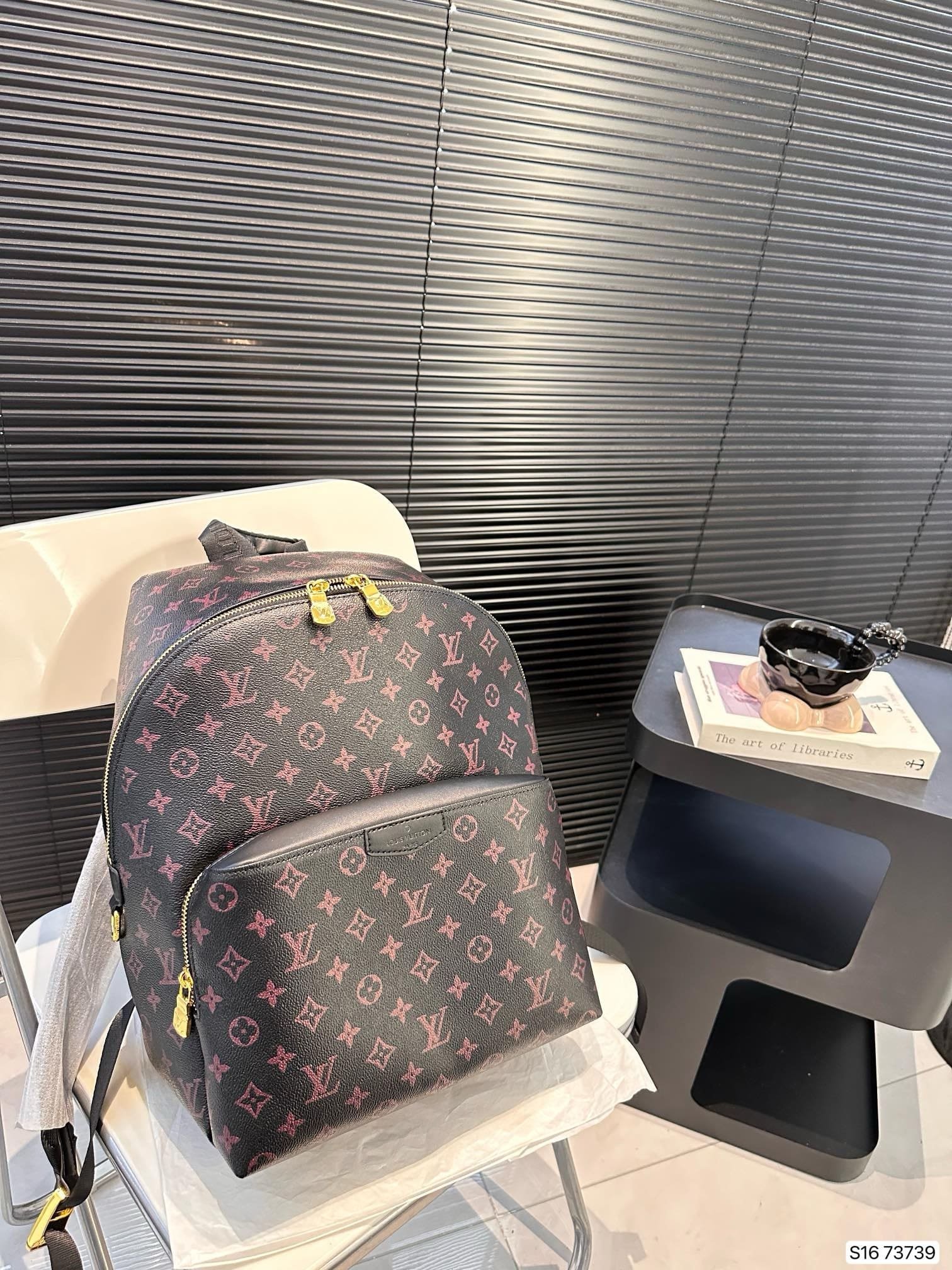 L0vis Vvtt0n Backpack
