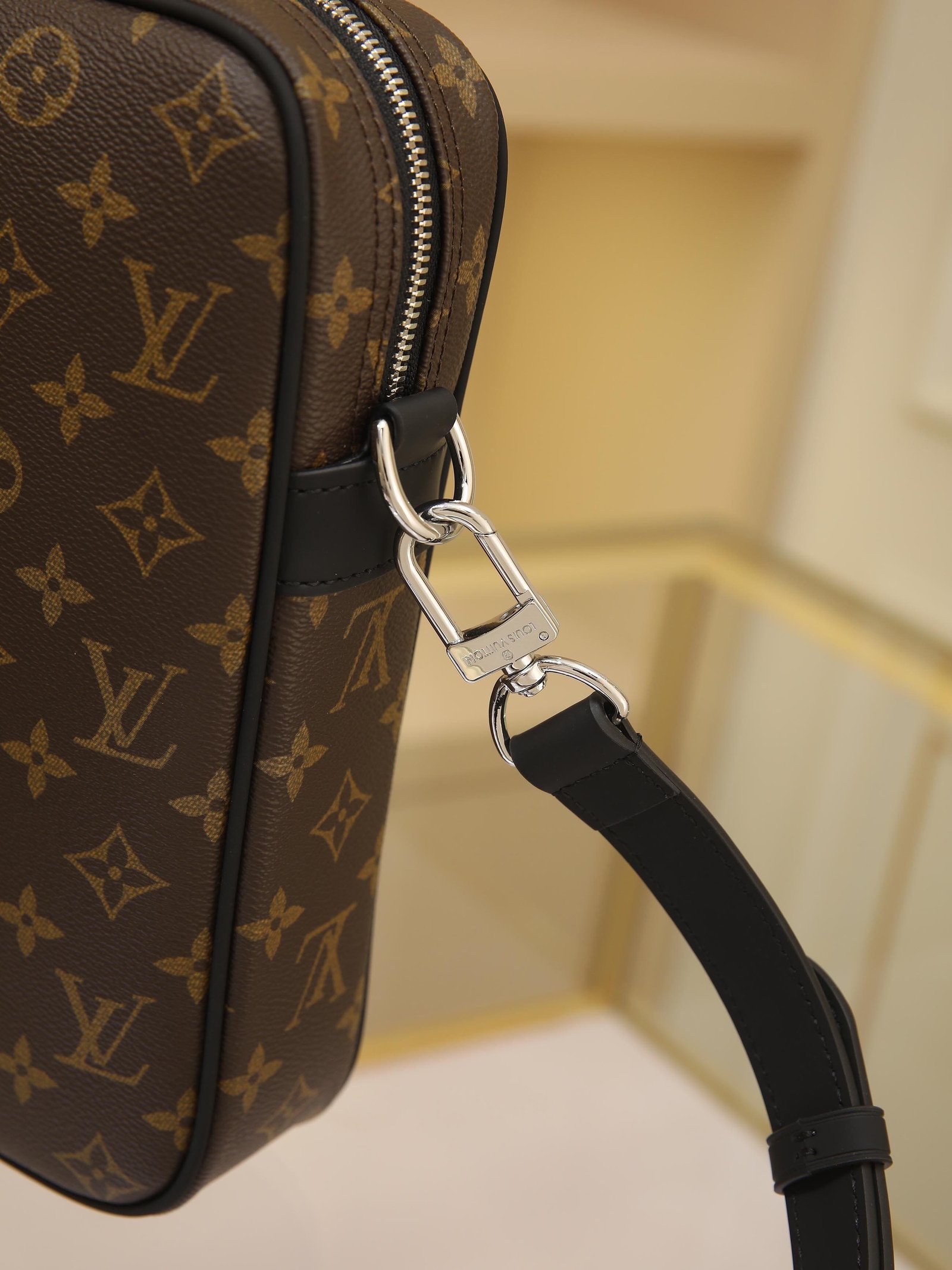 L0vis Vvtt0n Monogram Canvas Porte-Documents Voyage PM