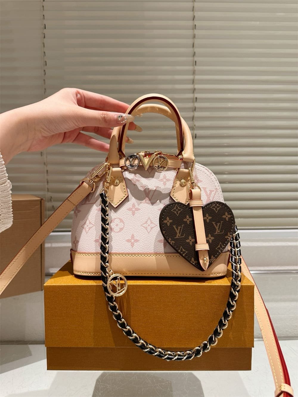 L0vis Vvtt0n Customizable Alma Mini LV&I