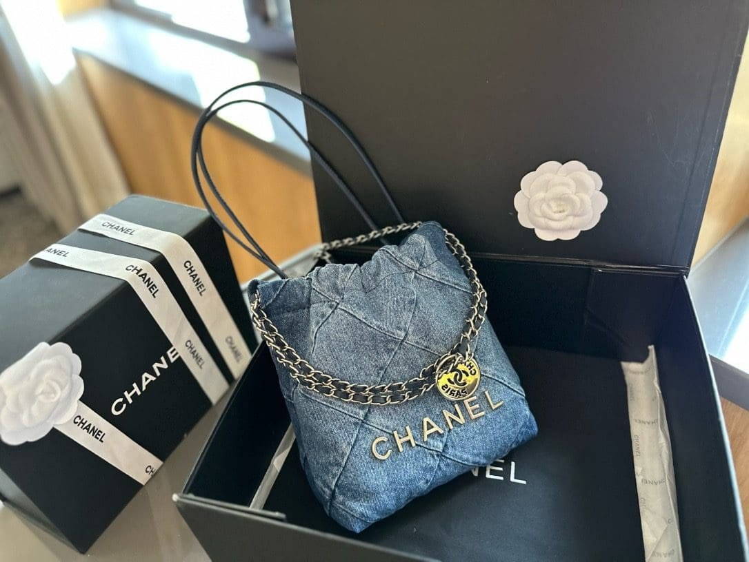 Ch**el 22 mini handbag