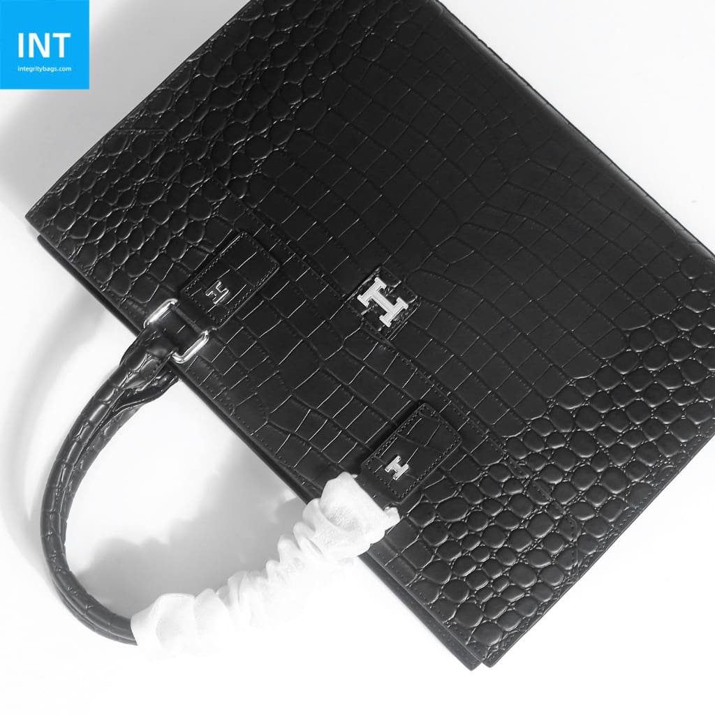 H**me5 briefcase
