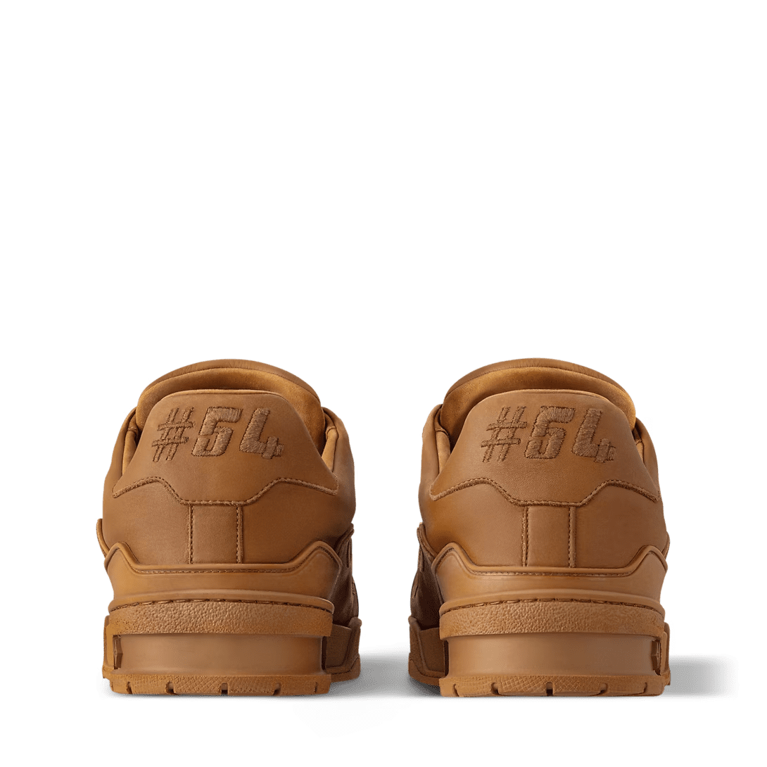 L0vis Vvtt0n 1ADEQ7 LV Trainer Distressed Sneaker