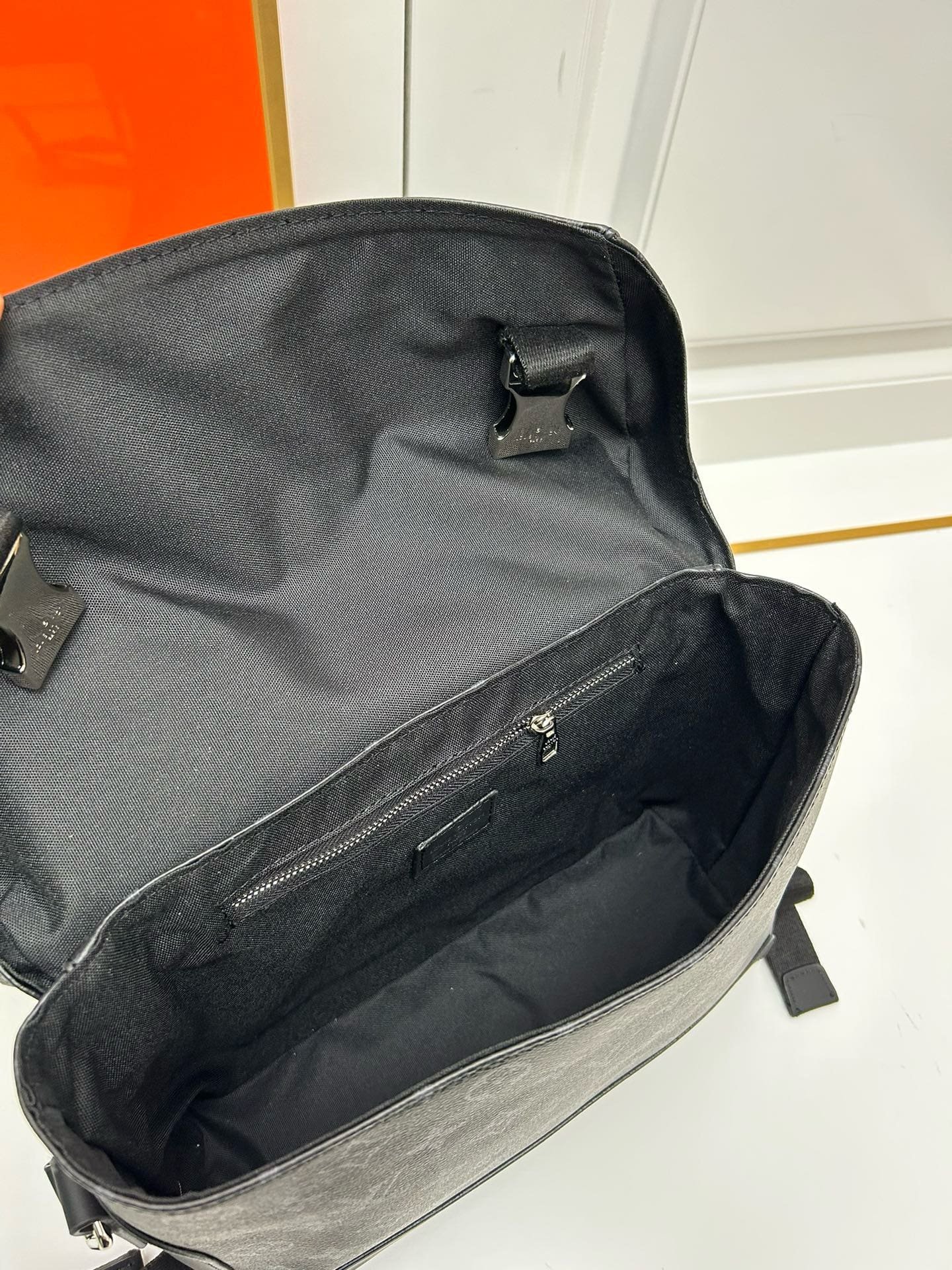 L0vis Vvtt0n Messenger MM Voyager M40510