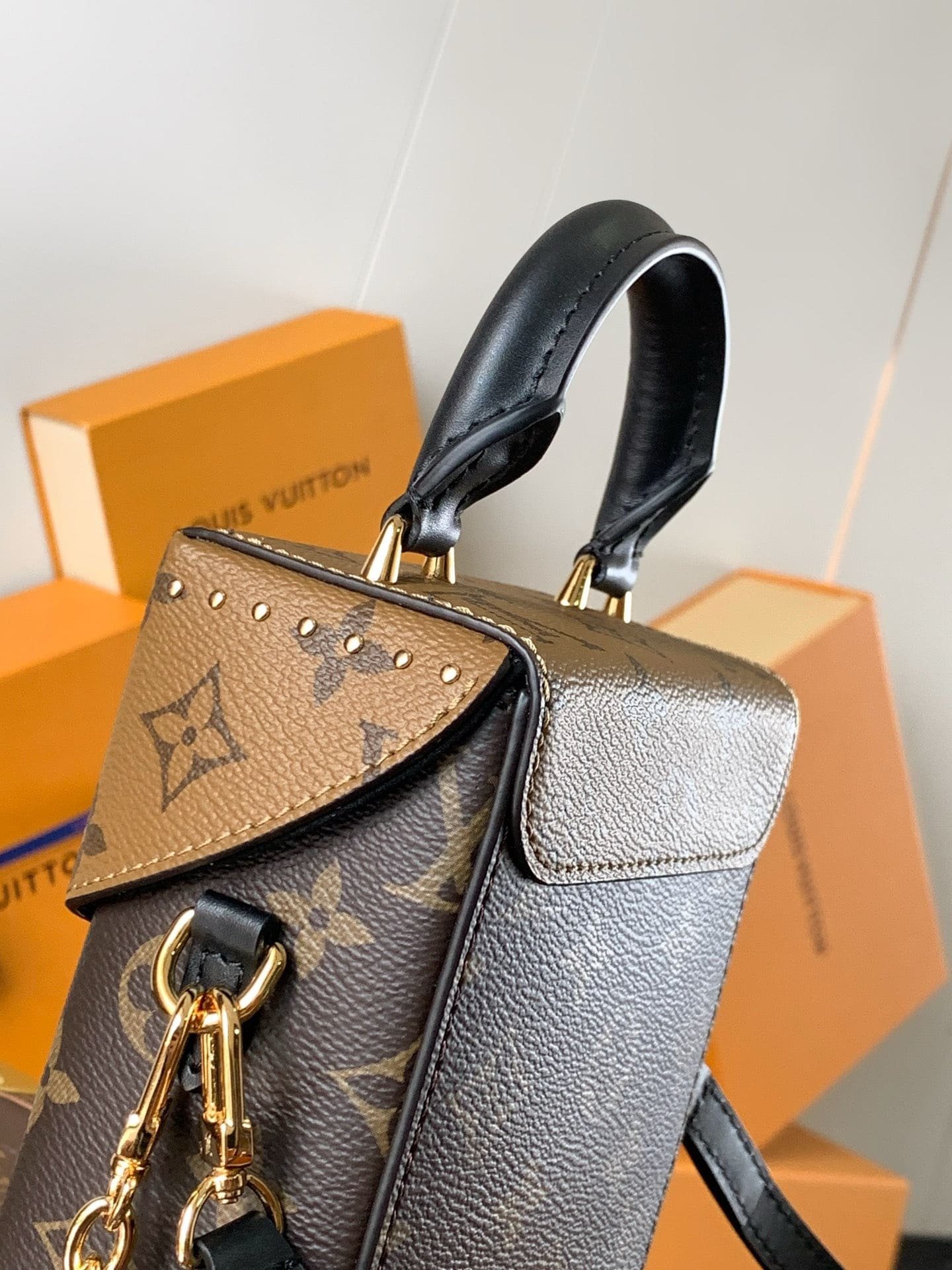 L0vis Vvtt0n M82465 Camera Box