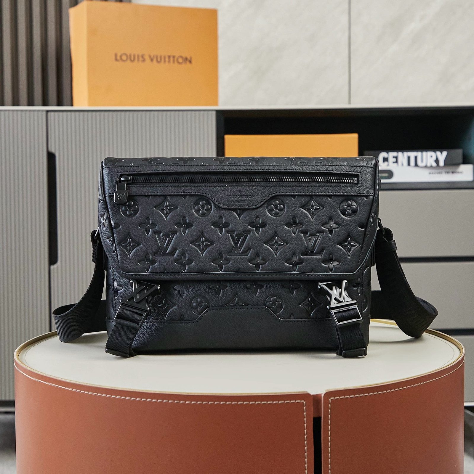 L0vis Vvtt0n M25121 Messenger Voyager PM