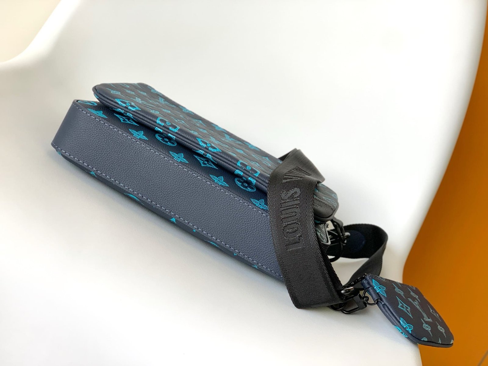 L0vis Vvtt0n M46604 Trio Messenger