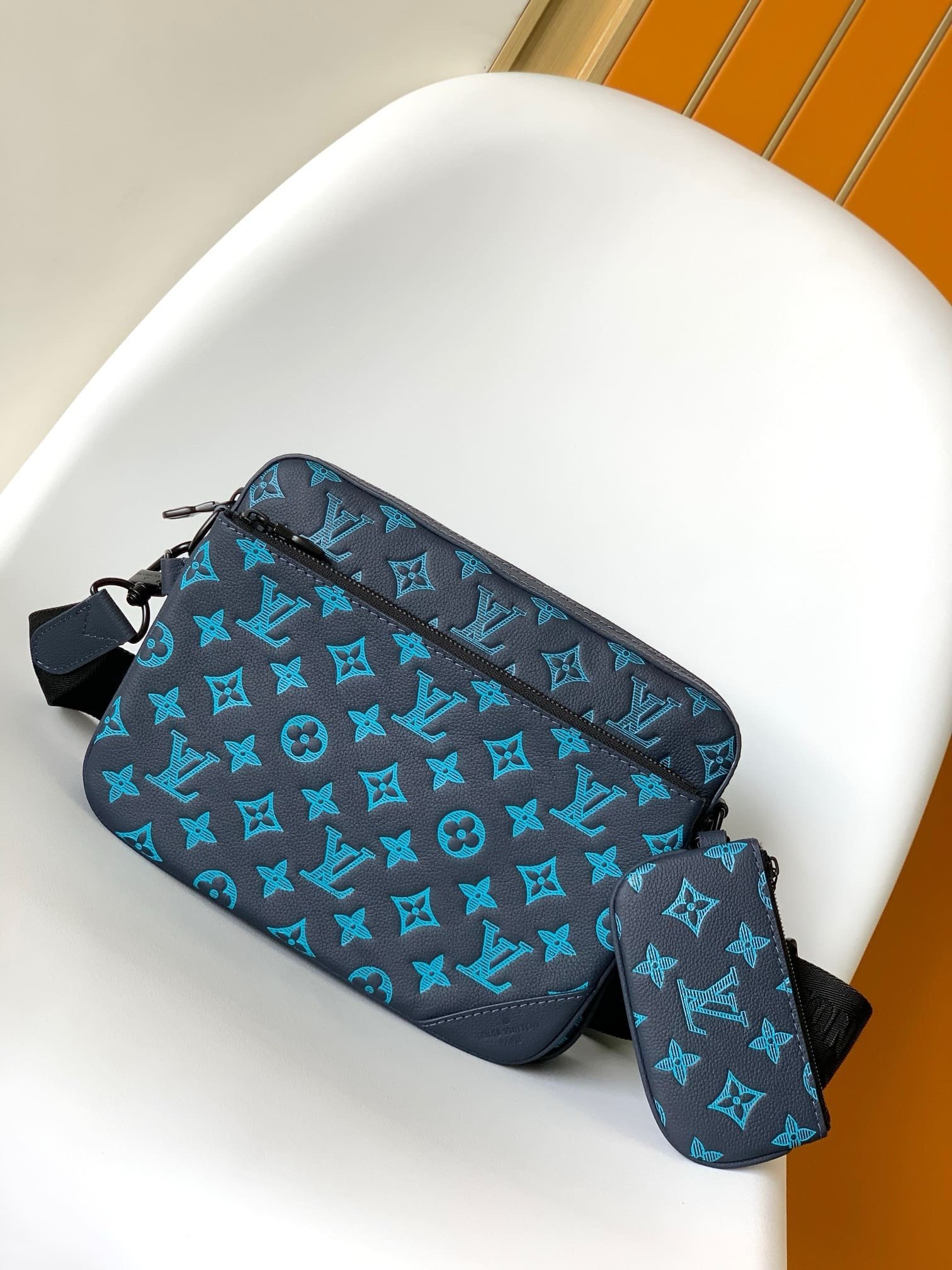 L0vis Vvtt0n M46604 Trio Messenger