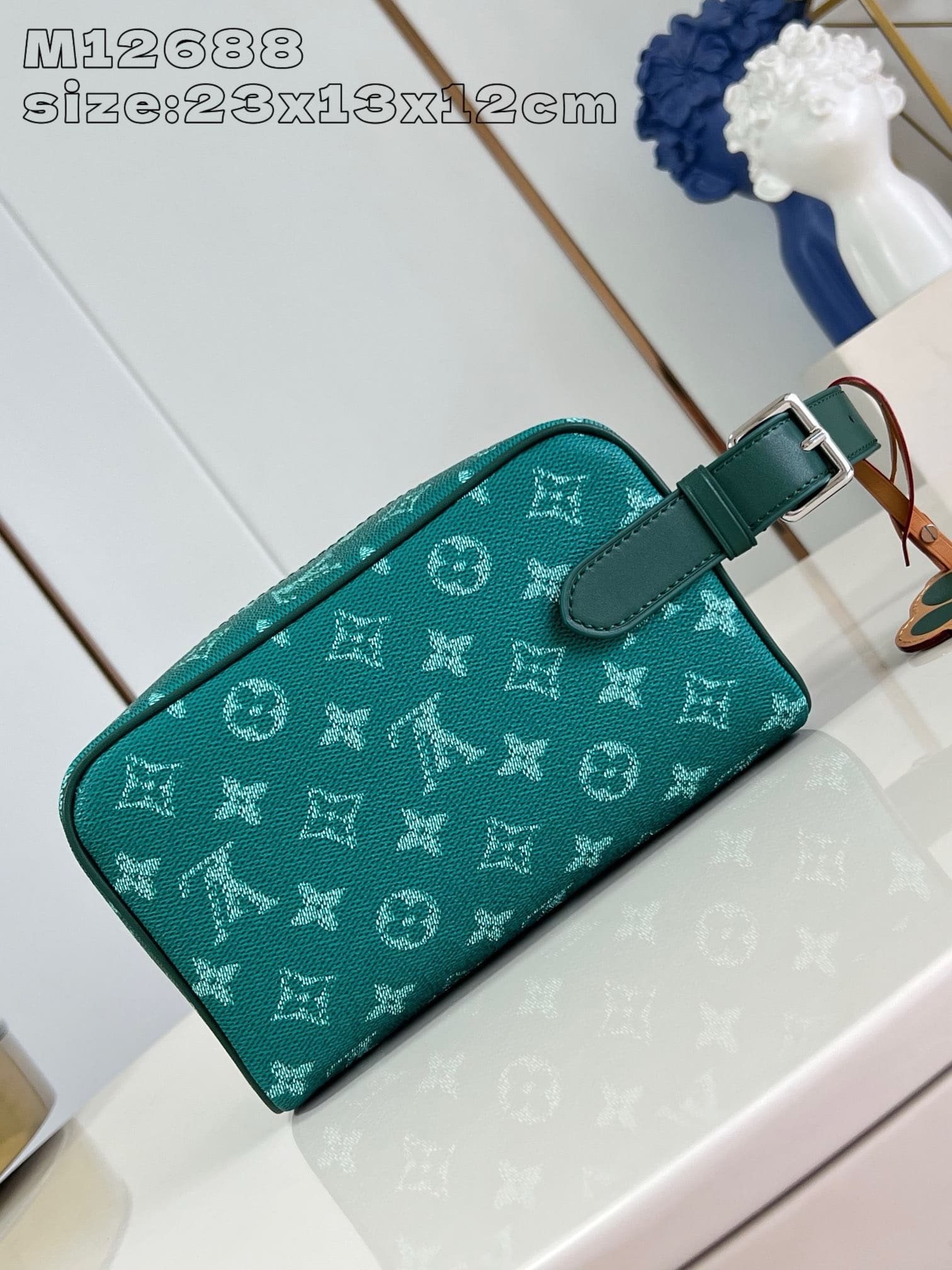 L0vis Vvtt0n M12688 Locker Dopp Kit