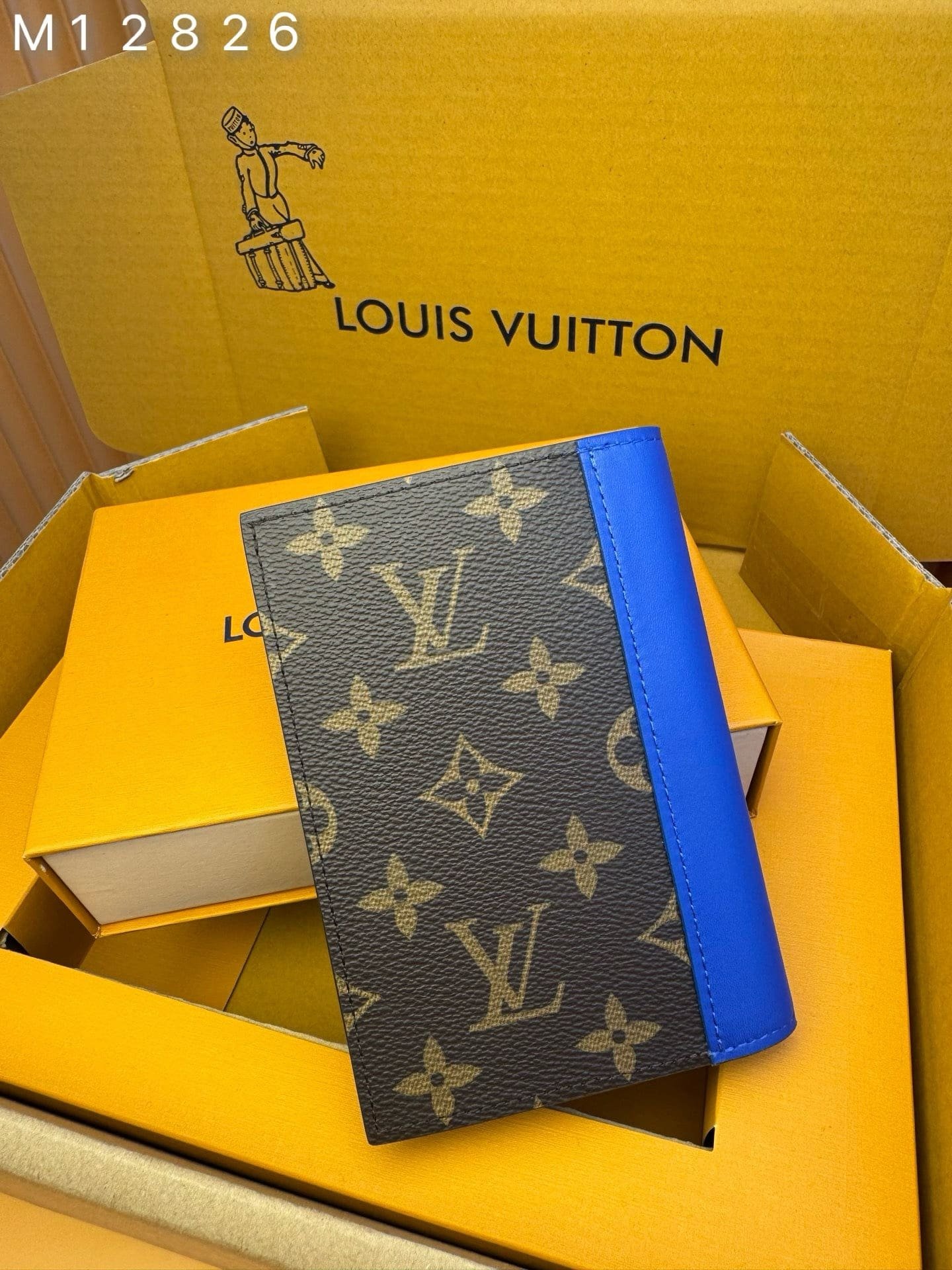 L0vis Vvtt0n M12826 Passport Cover