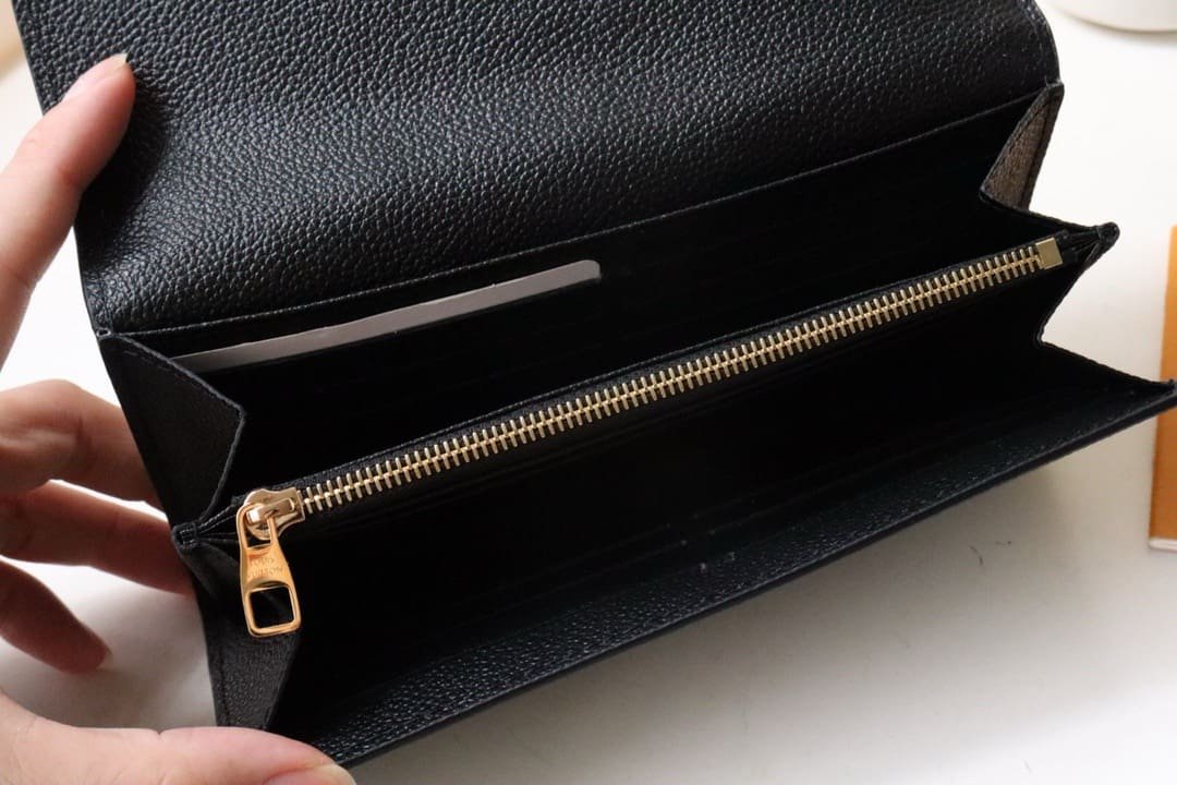 L0vis Vvtt0n M82257 Sarah Wallet
