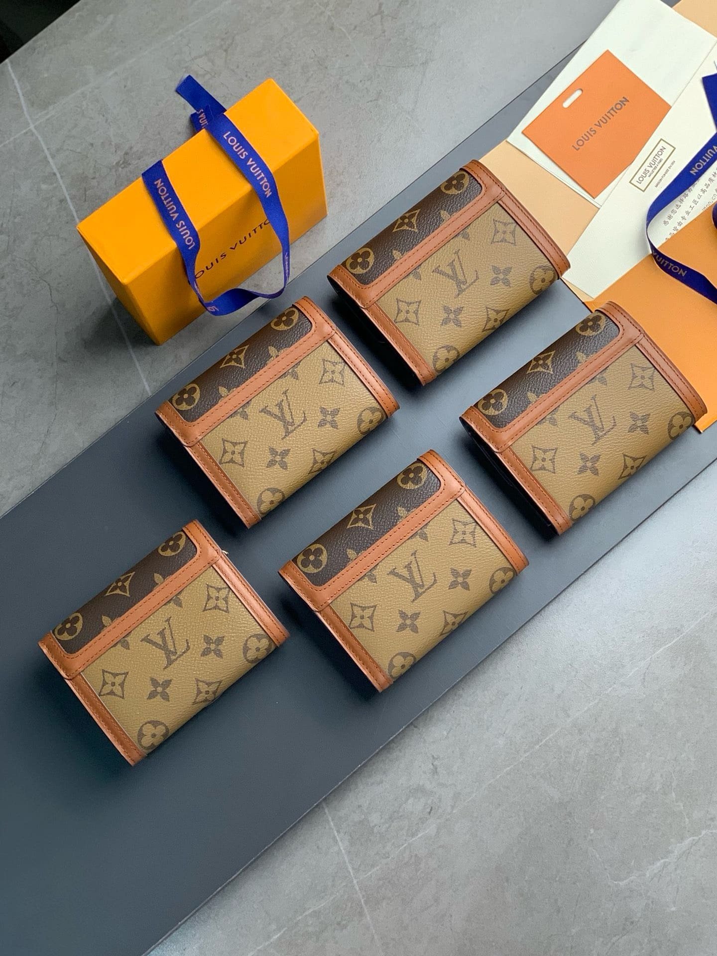 L0vis Vvtt0n M68725 Dauphine Compact Wallet