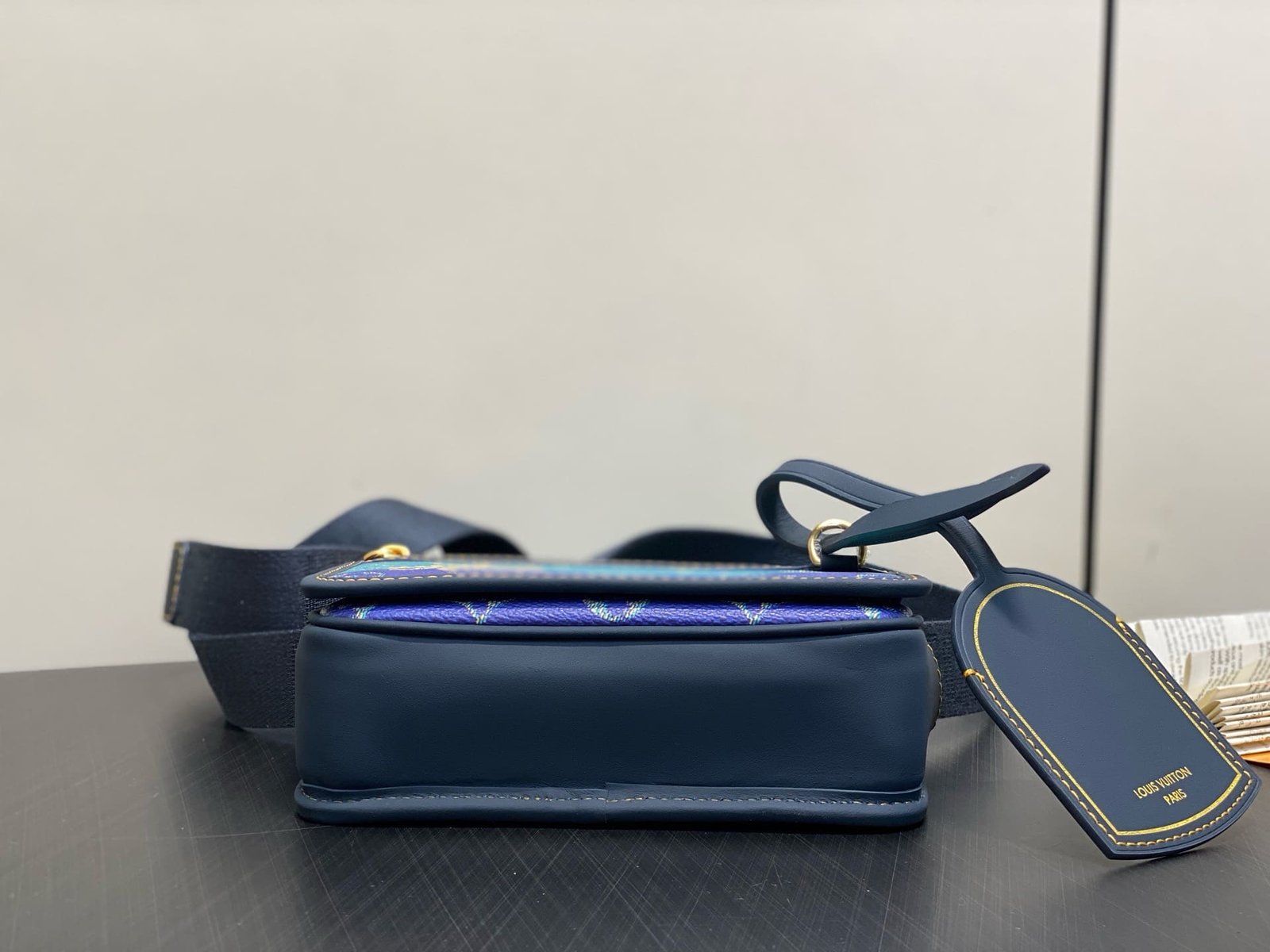 L0vis Vvtt0n M15173 Bosphore Wearable Wallet
