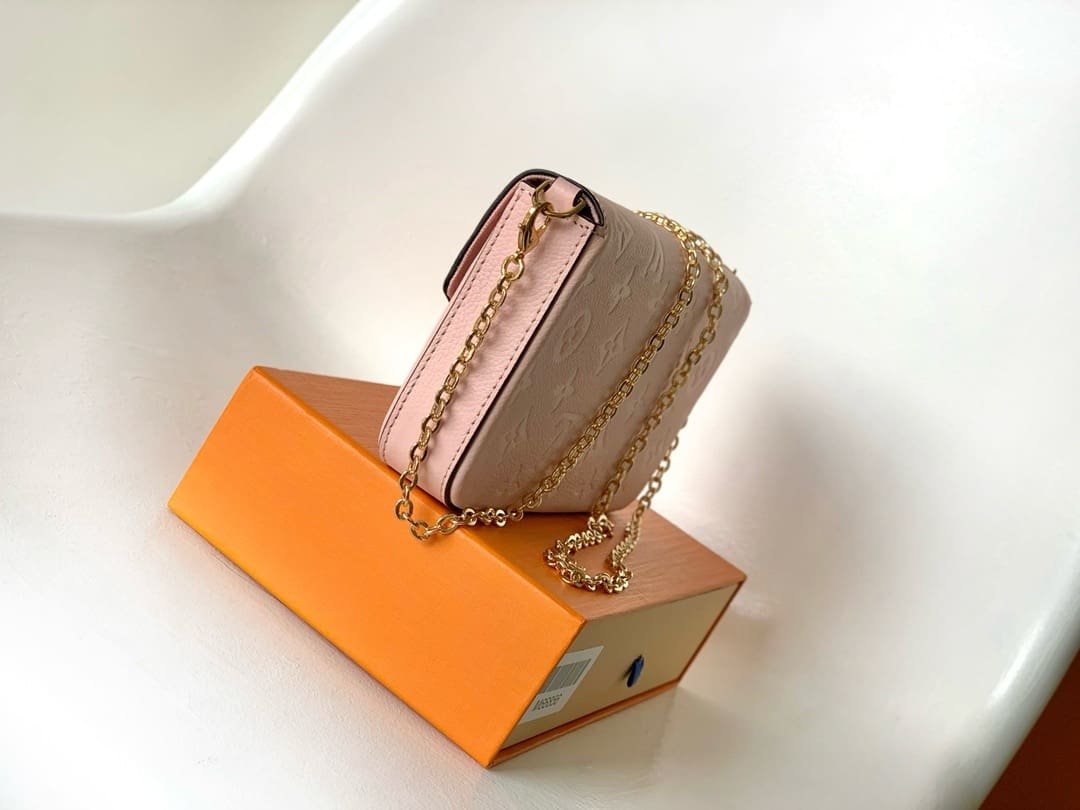 L0vis Vvtt0n M82608 Félicie Pochette