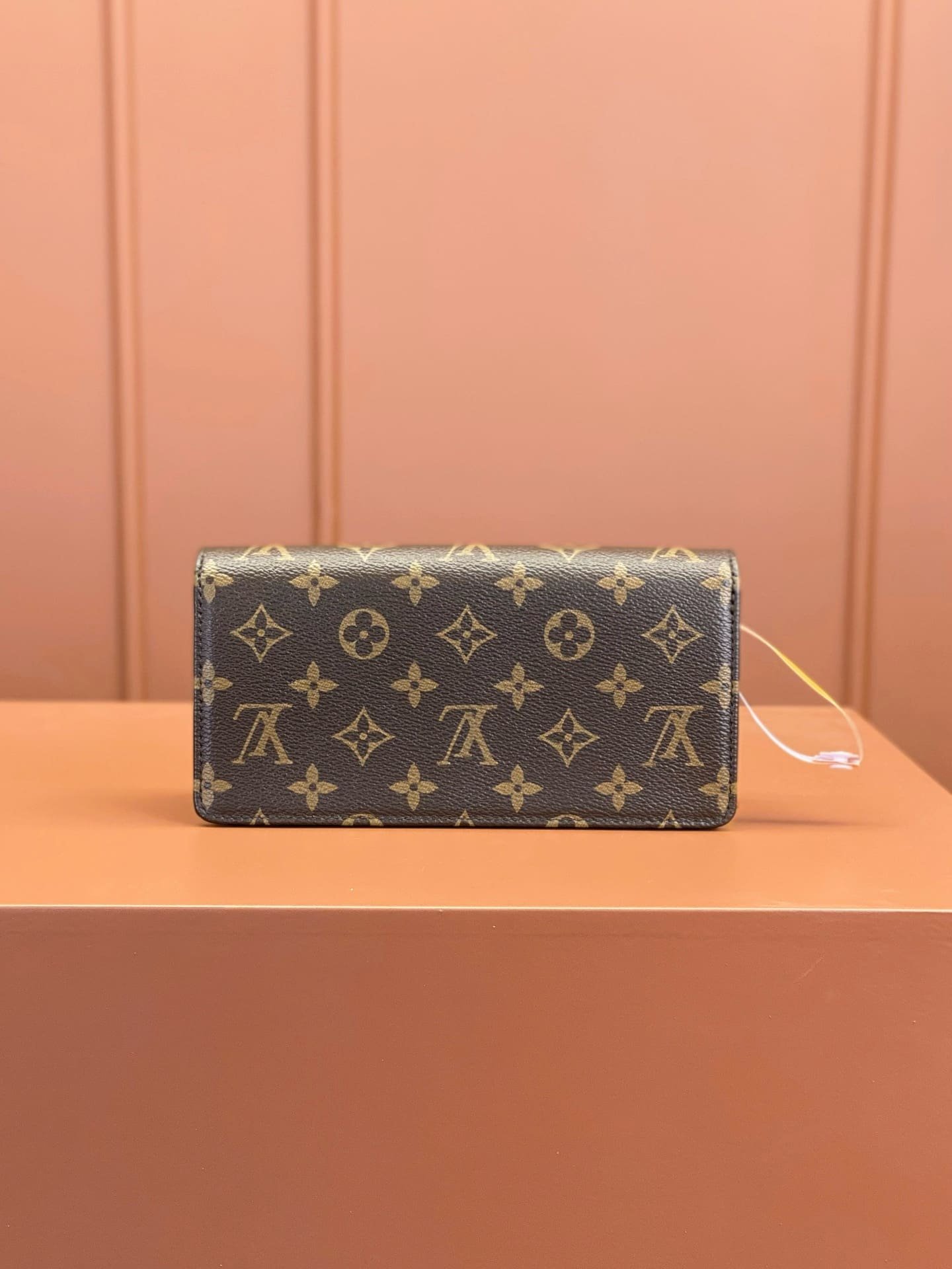 L0vis Vvtt0n M82509 Wallet On Chain Lily
