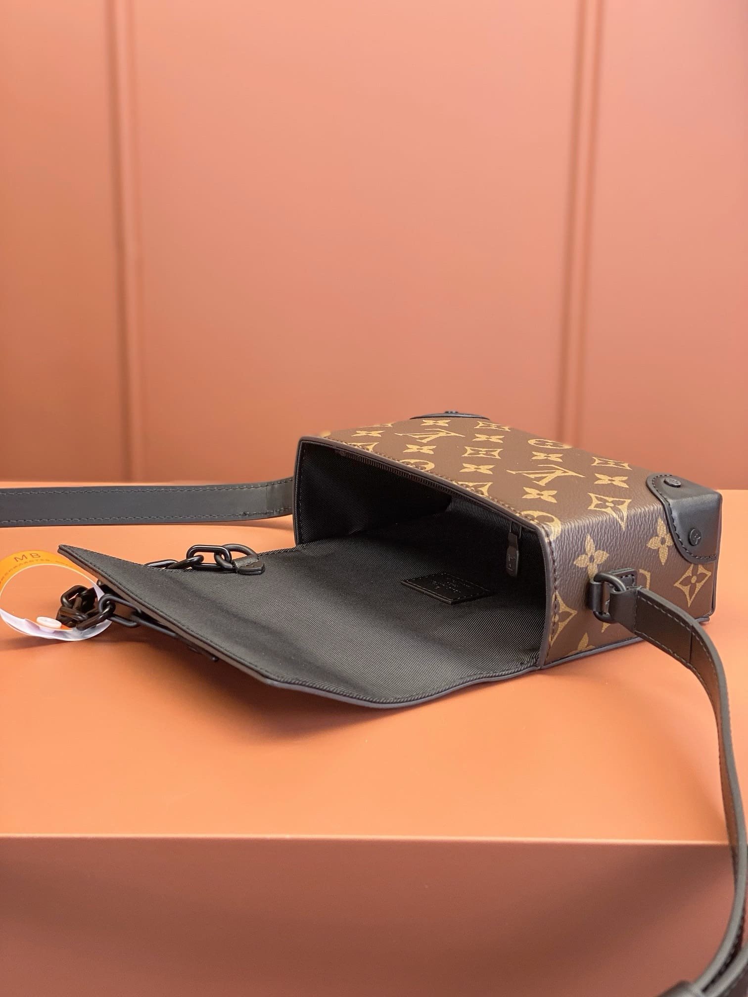 L0vis Vvtt0n M83613 Steamer Wearable Wallet