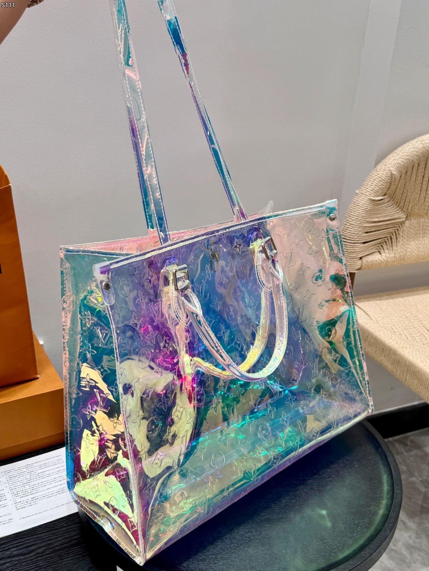 L0vis Vvtt0n onthego tote bag
