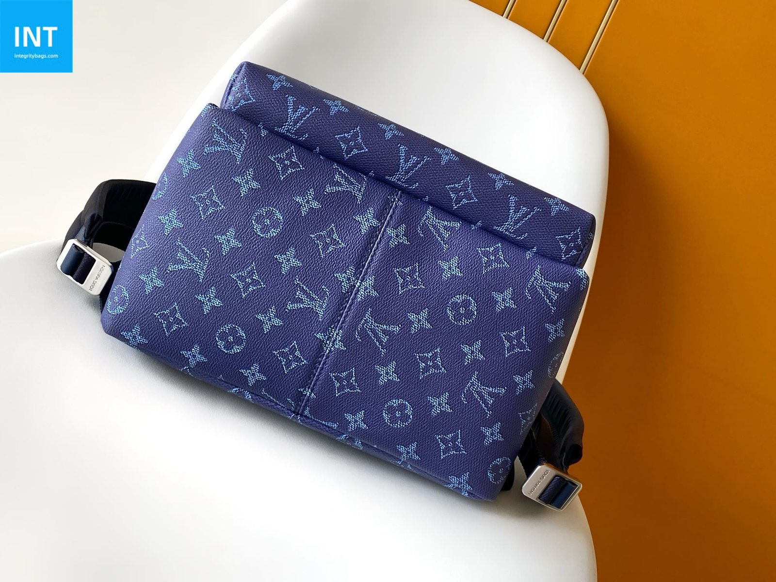 L0vis Vvtt0n M26942 Discovery Backpack PM