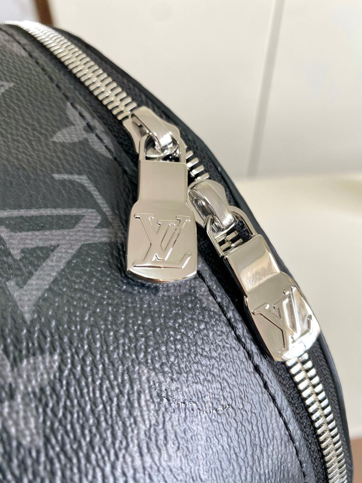 L0vis Vvtt0n M14020 Discovery Slim Backpack