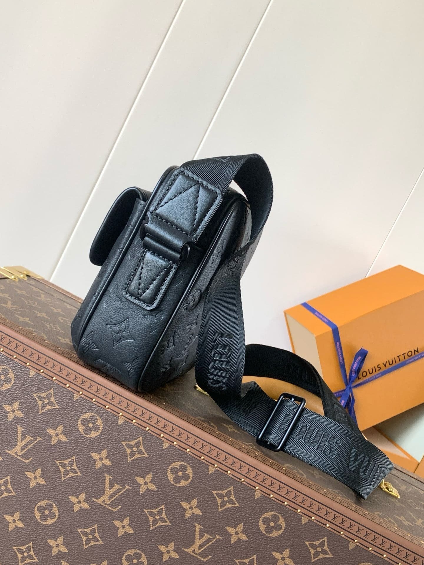 L0vis Vvtt0n M12516 Getaway Messenger