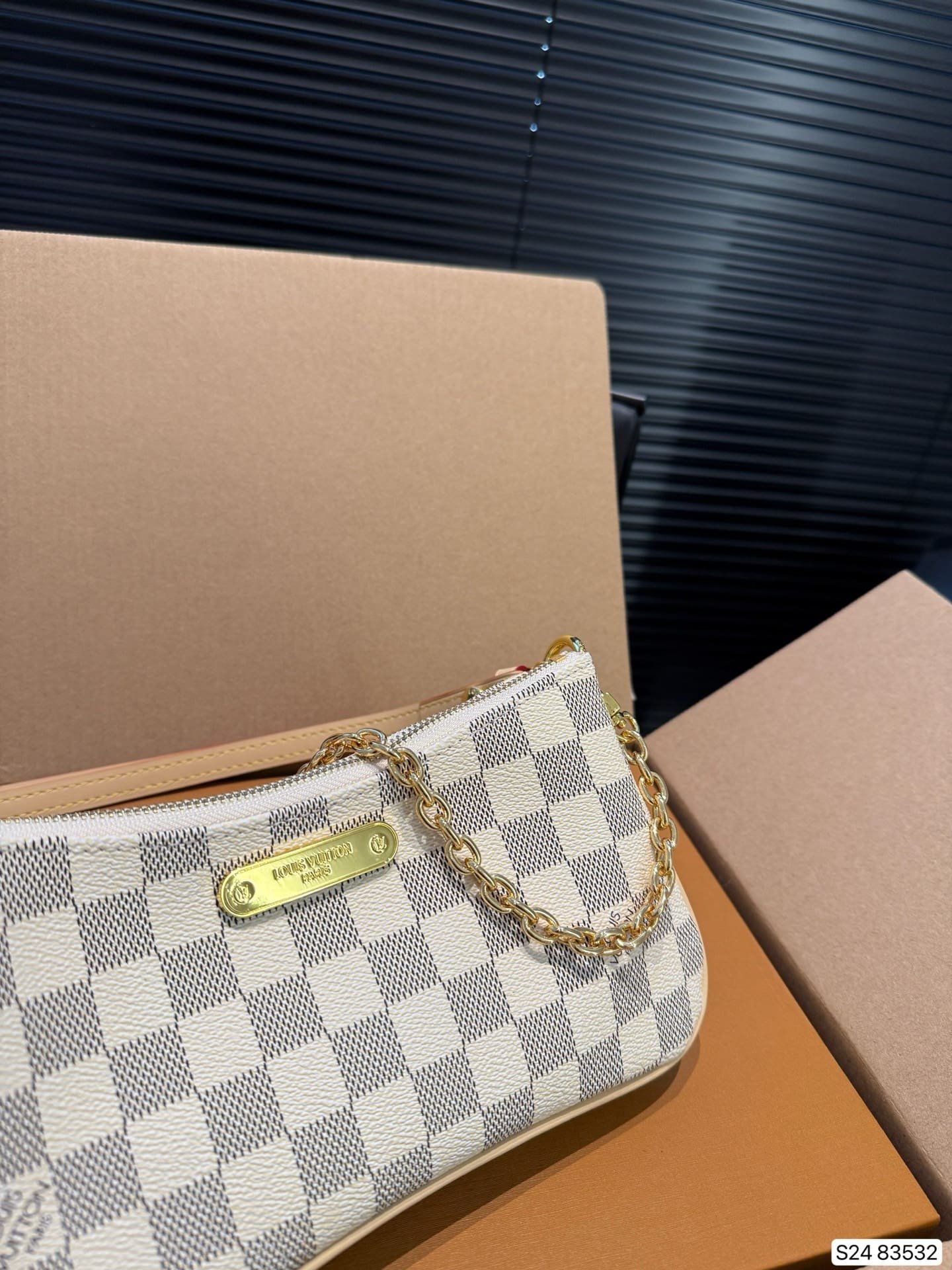 L0vis Vvtt0n N00228 Liv Pochette