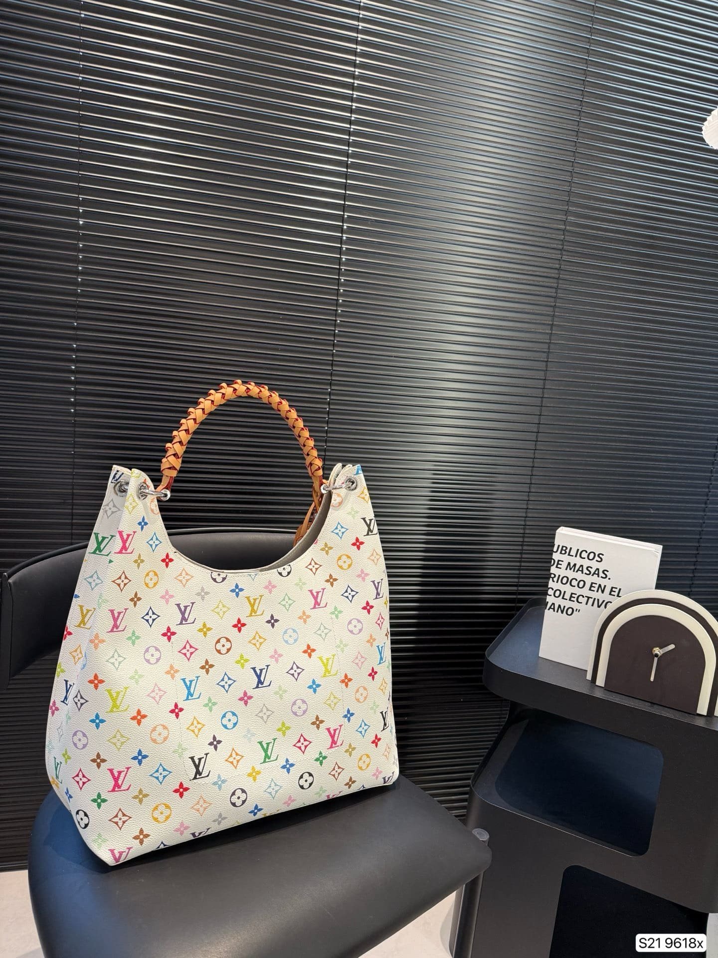 L0vis Vvtt0n tote bag