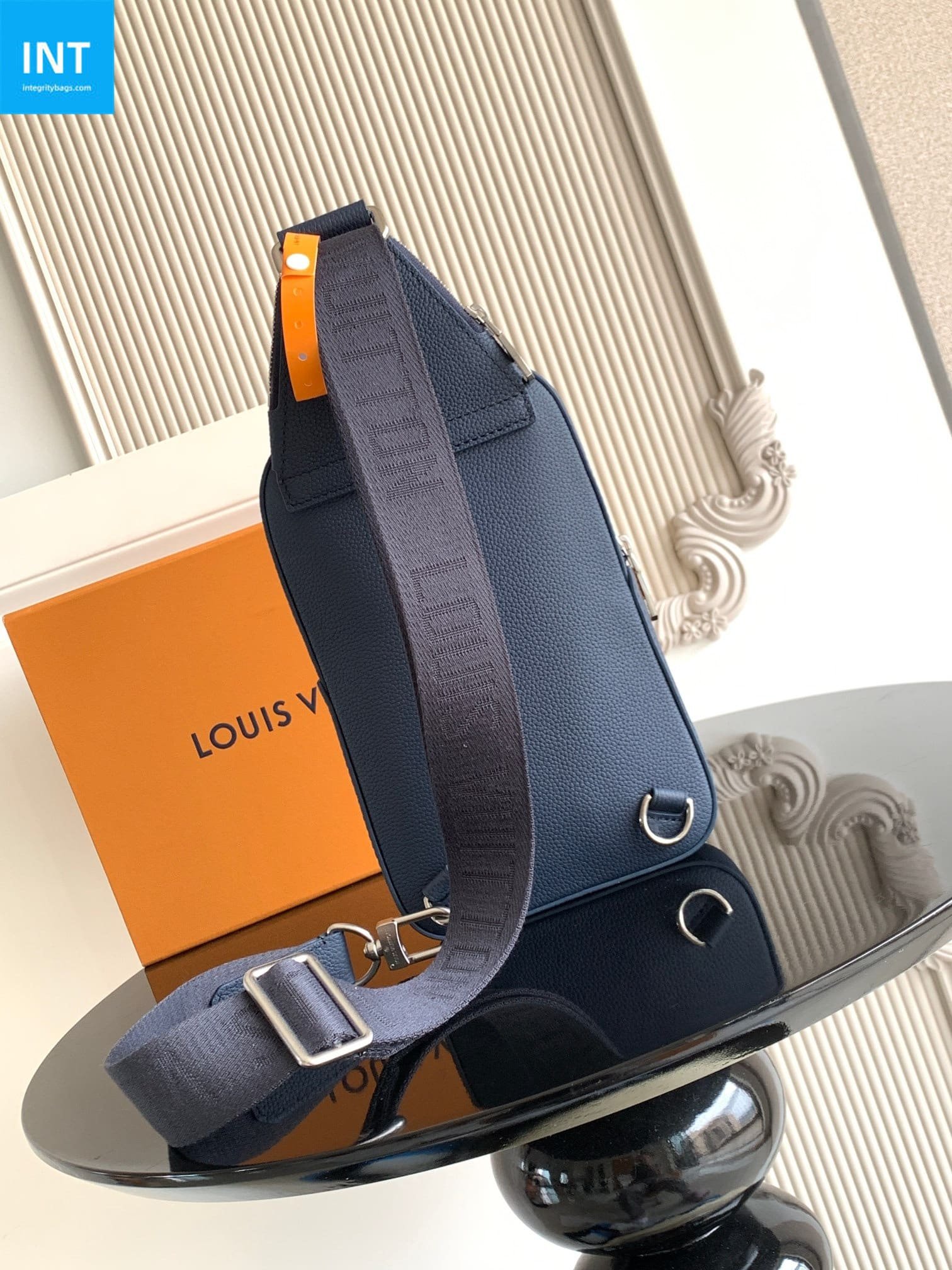 L0vis Vvtt0n M15269 Avenue Slingbag PM