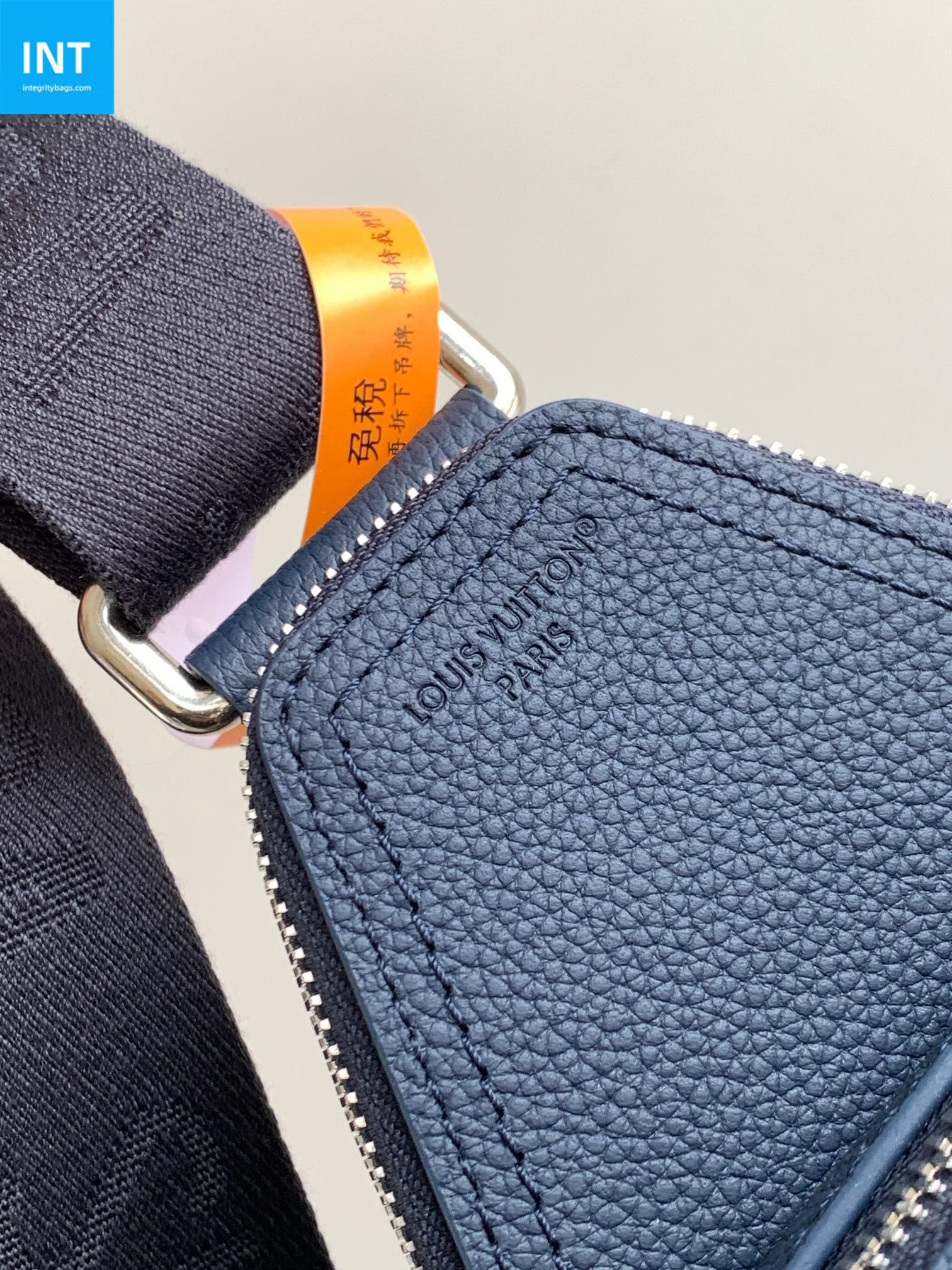 L0vis Vvtt0n M15269 Avenue Slingbag PM