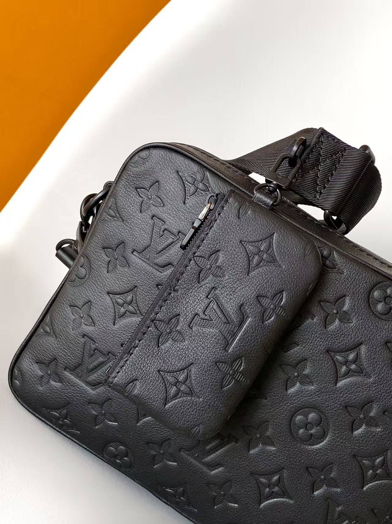 L0vis Vvtt0n M26713 Trio Messenger