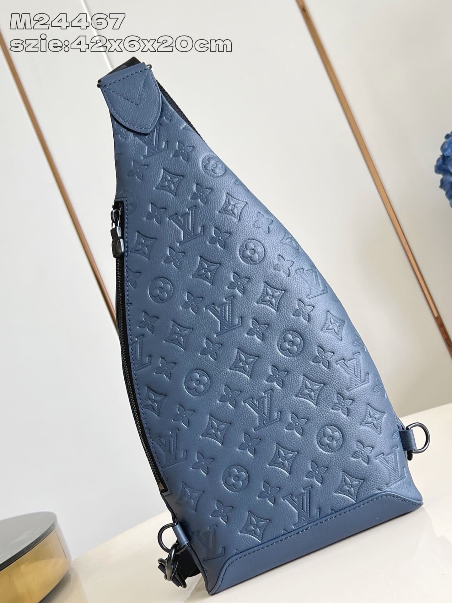 L0vis Vvtt0n M24467 Duo Slingbag