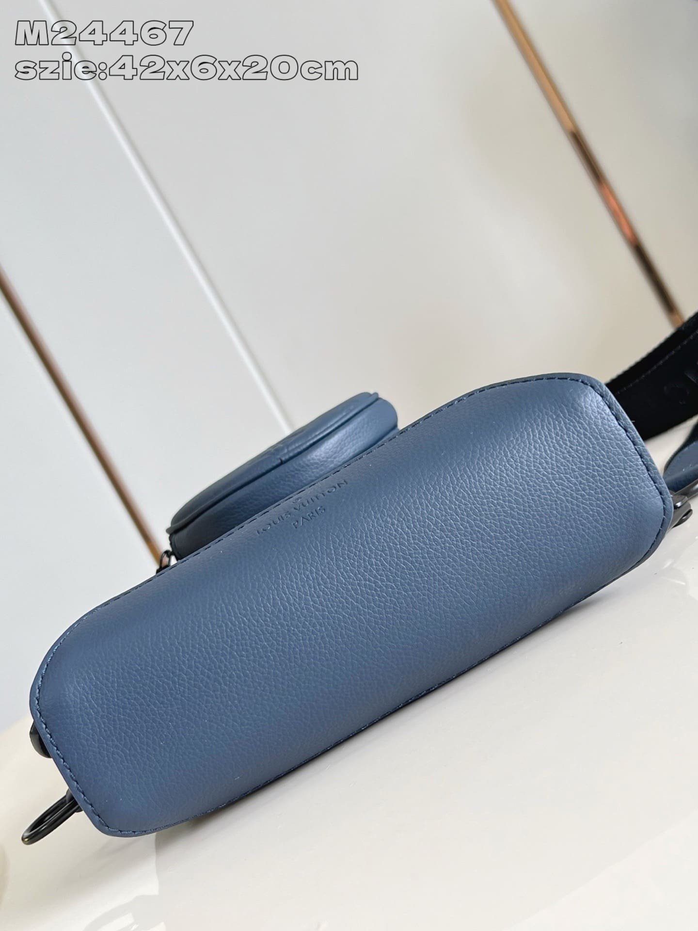 L0vis Vvtt0n M24467 Duo Slingbag