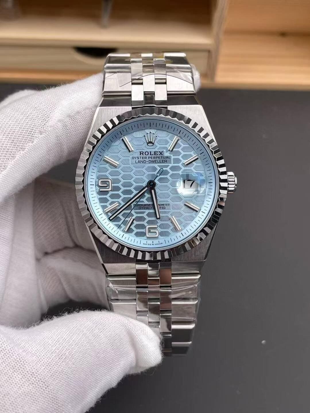 R01ex Land-Dweller 127336 Platinum Ice Blue Dial 36MM