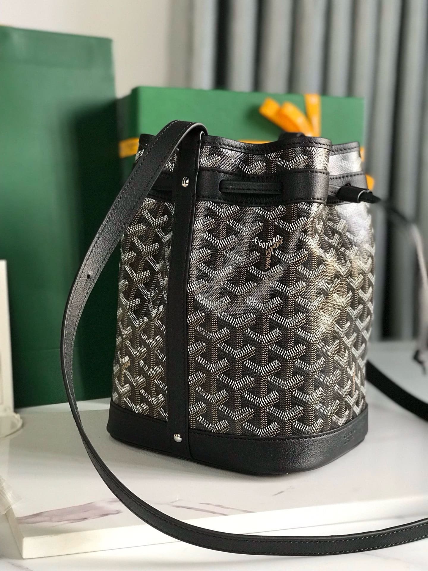 G09ard Petit Flot Bucket Bag