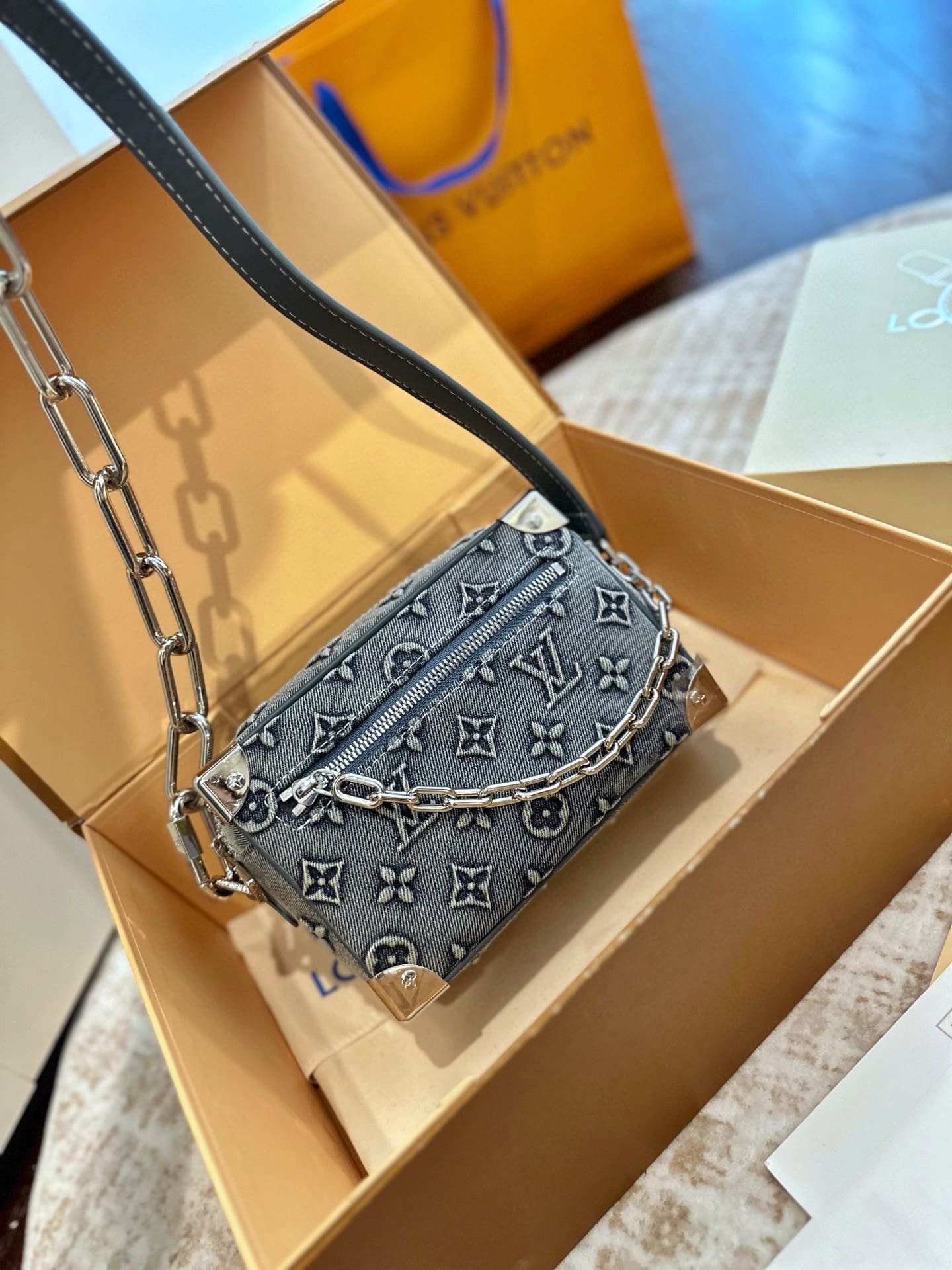 L0vis Vvtt0n mini soft trunk bag