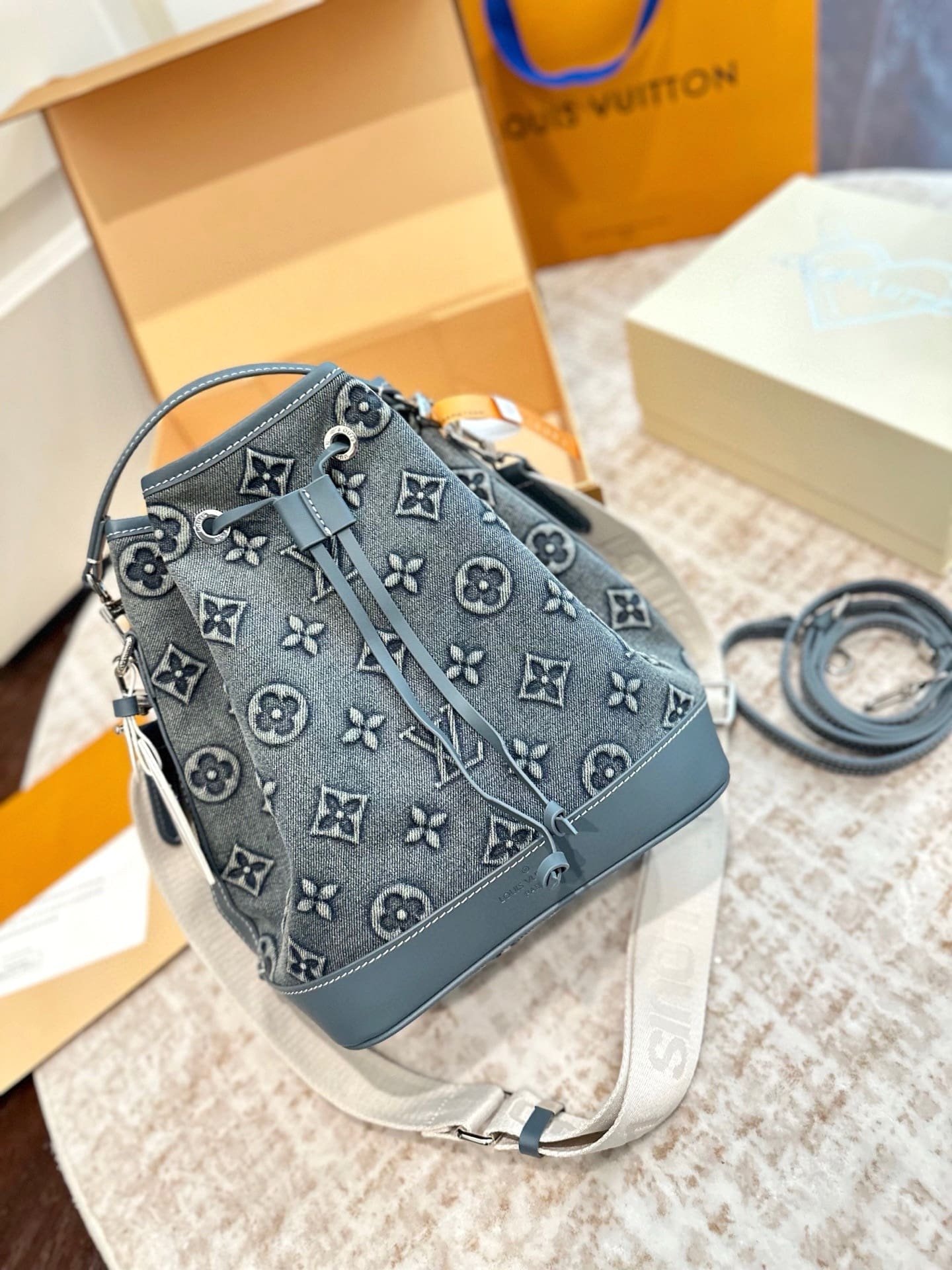L0vis Vvtt0n Denim Bucket Bag