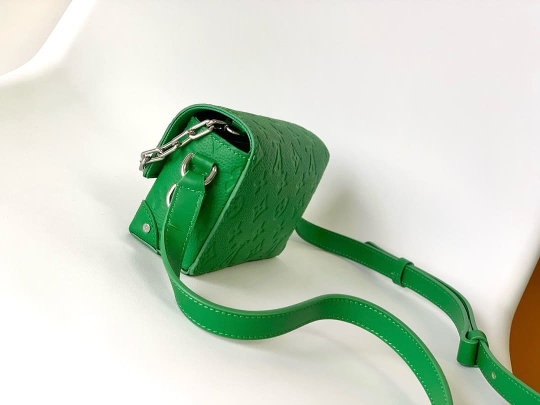 L0vis Vvtt0n M82916 Steamer Wearable Wallet