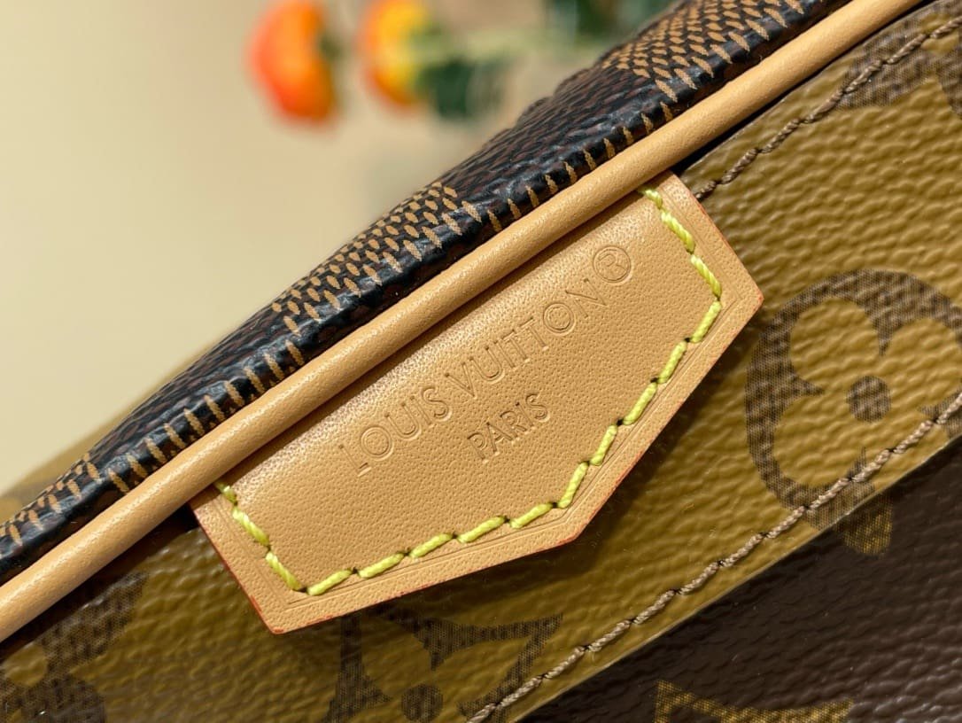 L0vis Vvtt0n M26020 Trocadéro Wearable Wallet
