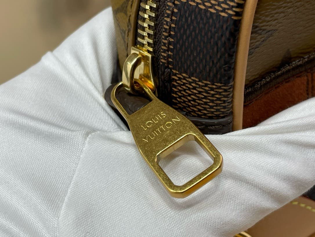 L0vis Vvtt0n M26020 Trocadéro Wearable Wallet