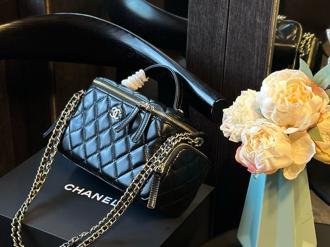 Ch**el Vanity Case