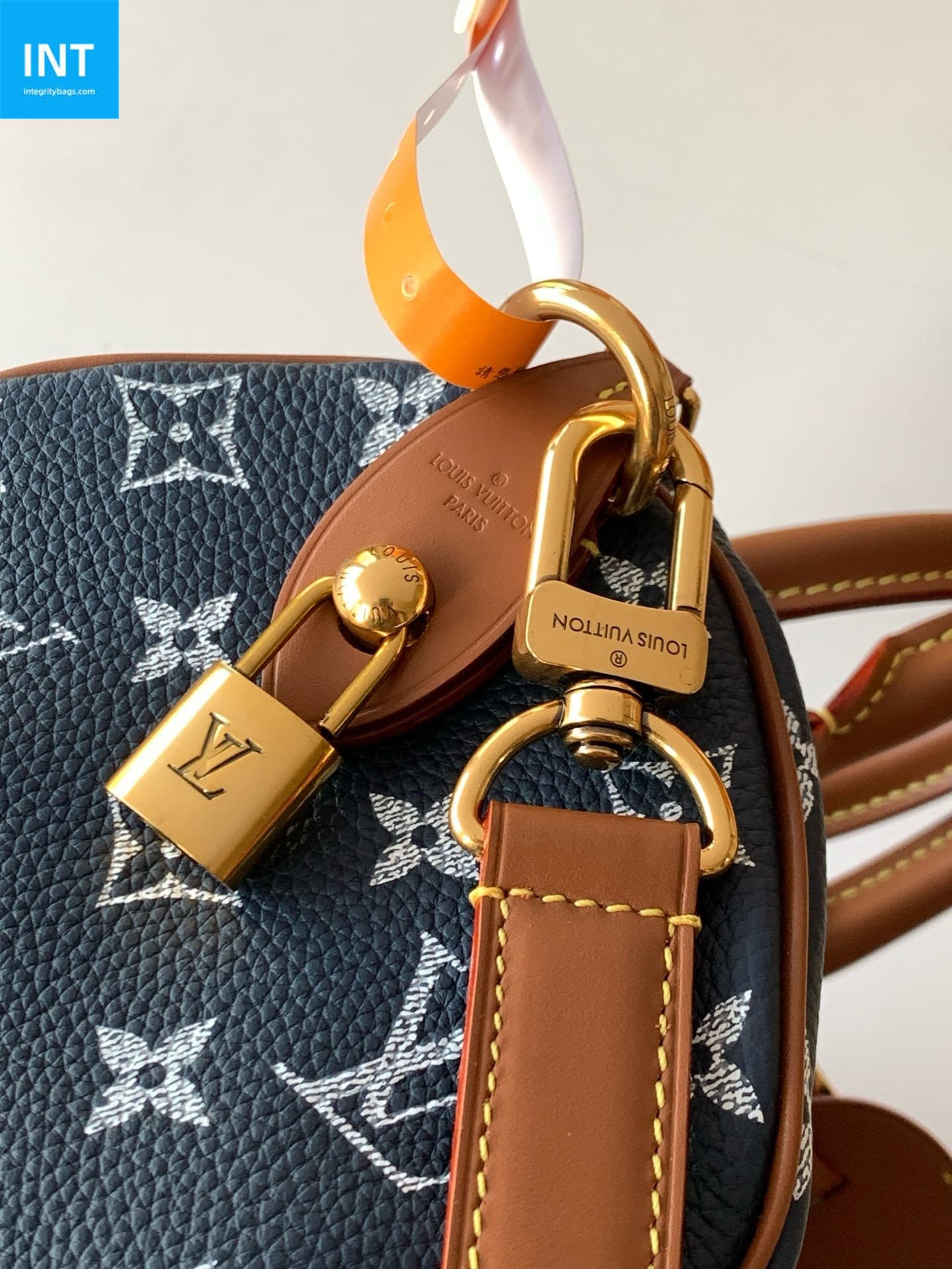 L0vis Vvtt0n M15282 Speedy P9 30 mit Schulterriemen