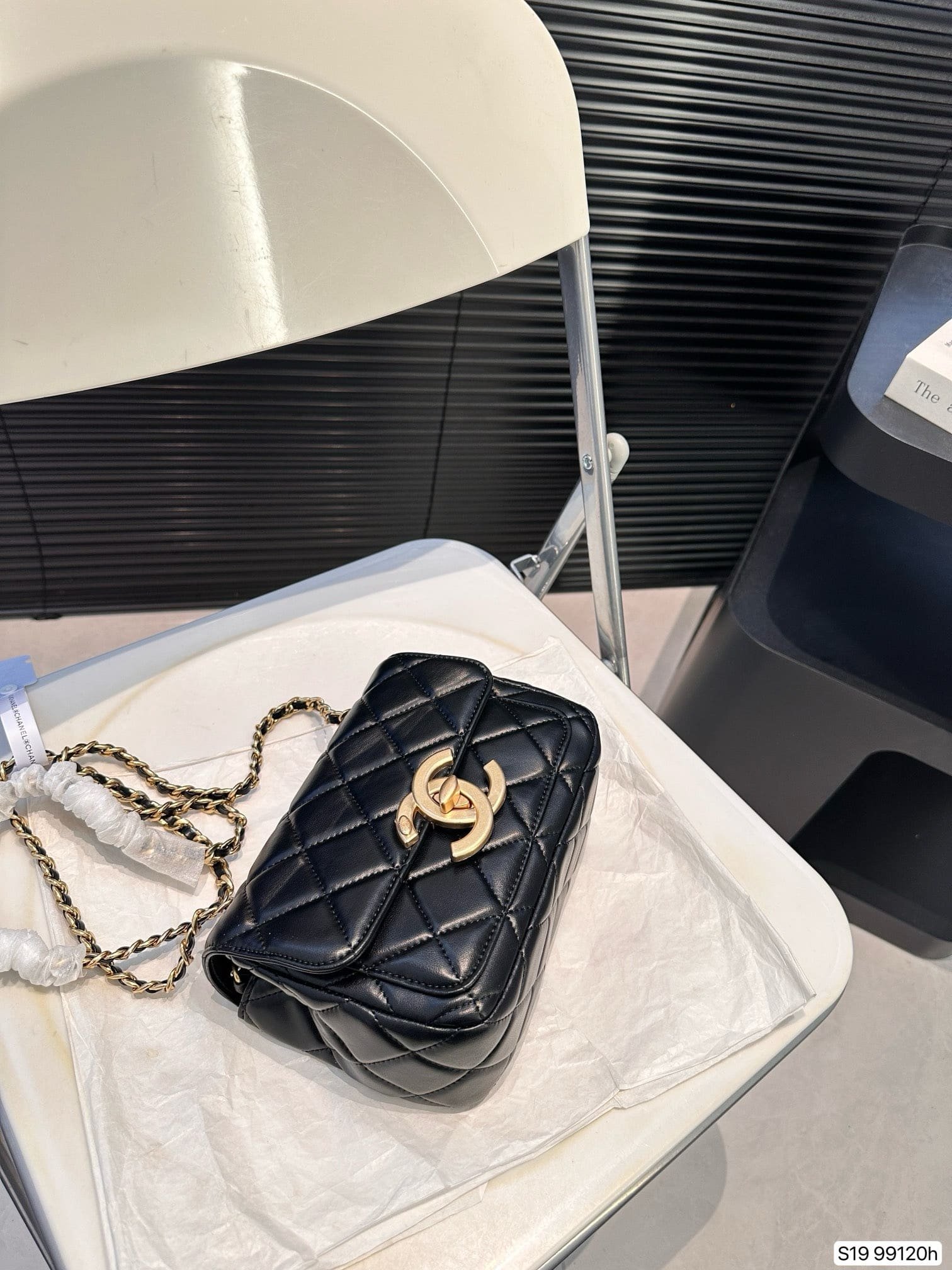 Ch**el chain bag