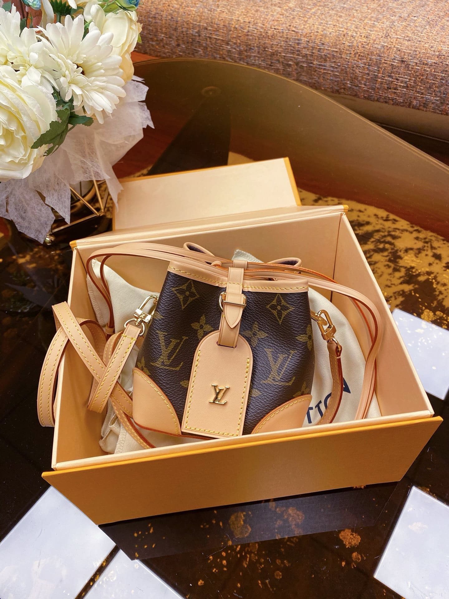 L0vis Vvtt0n M57099 Mini Bucket Bag