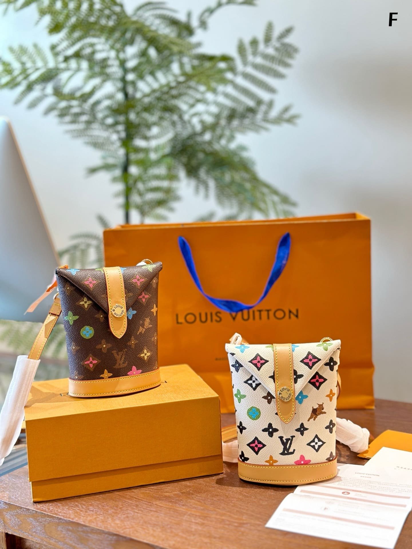 L0vis Vvtt0n M83344 Envelope Pouch