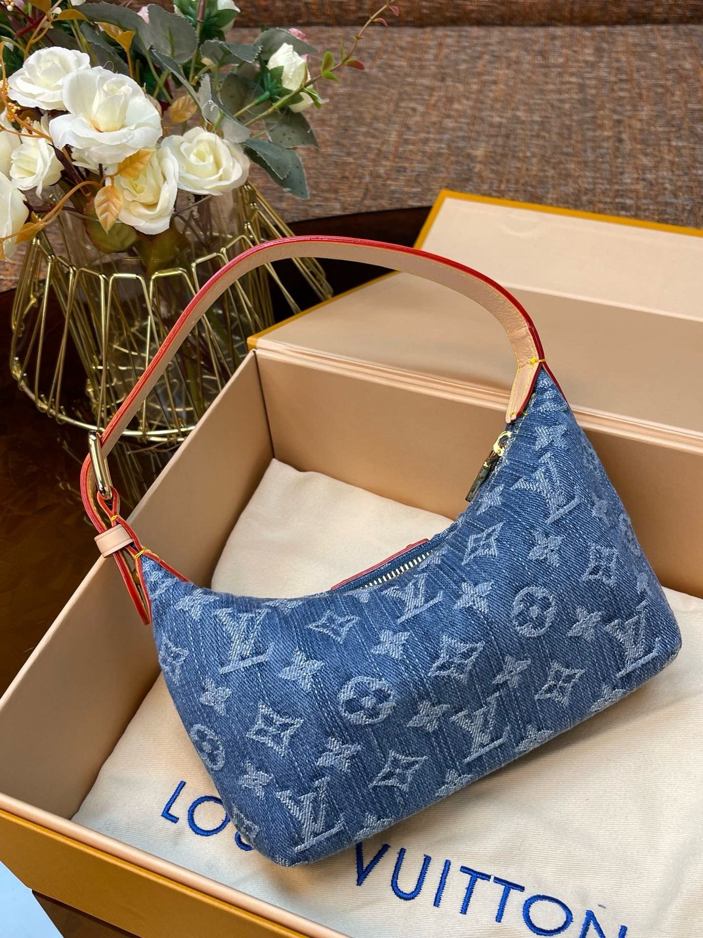 L0vis Vvtt0n Hills Pochette M82949