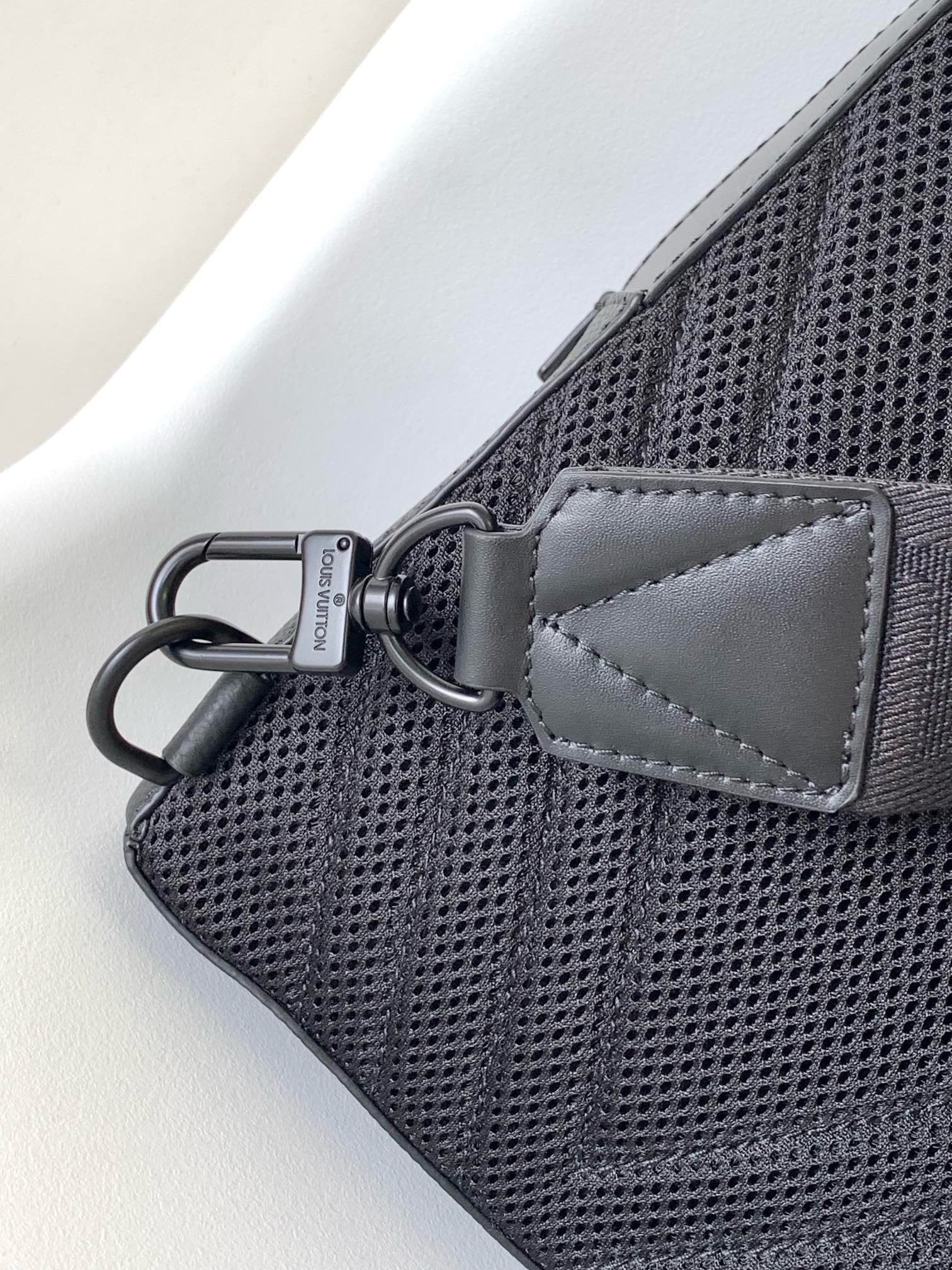 L0vis Vvtt0n M23736 Pilot Slingbag