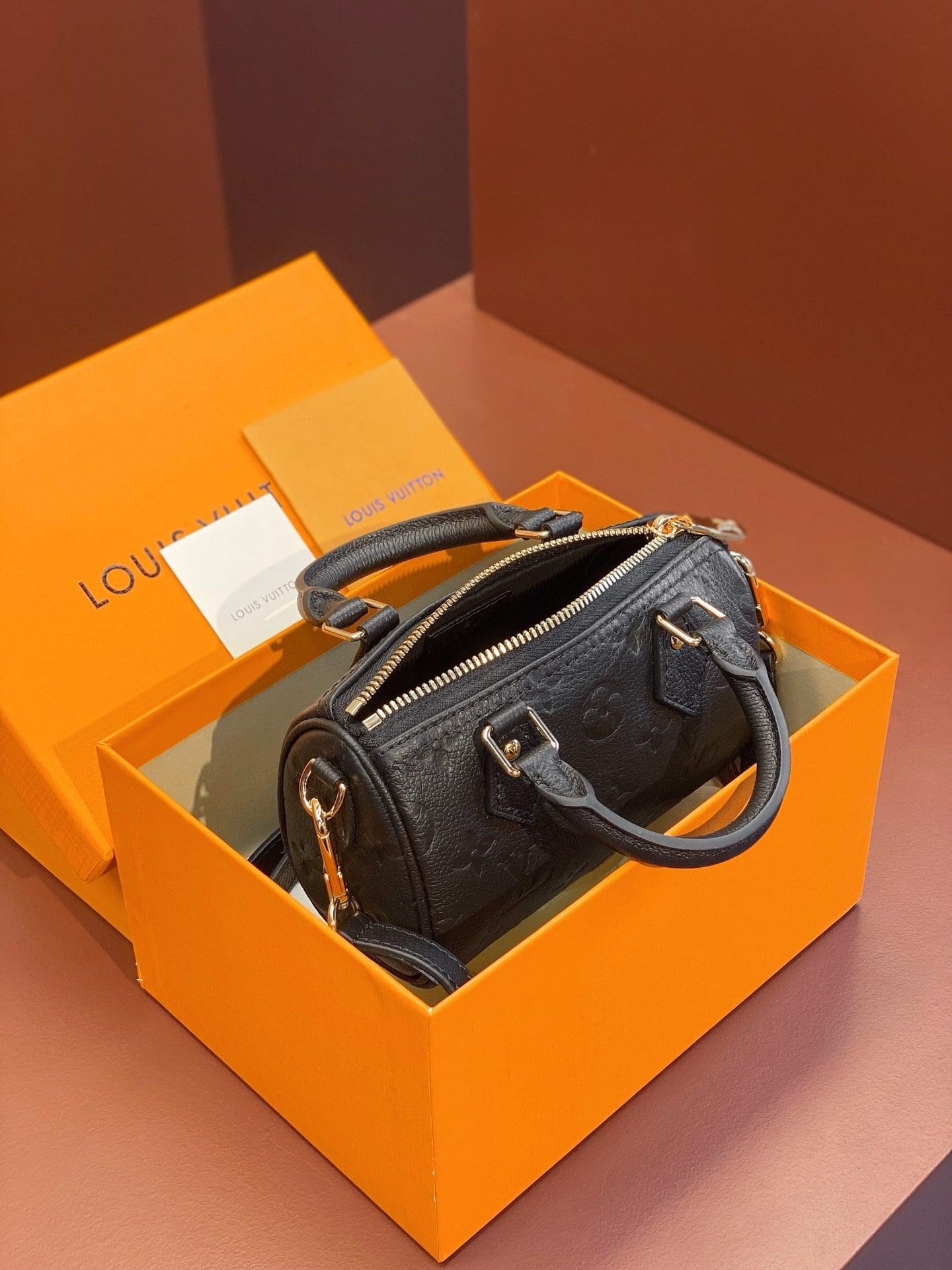 L0vis Vvtt0n M82450 NANO SPEEDY BAG