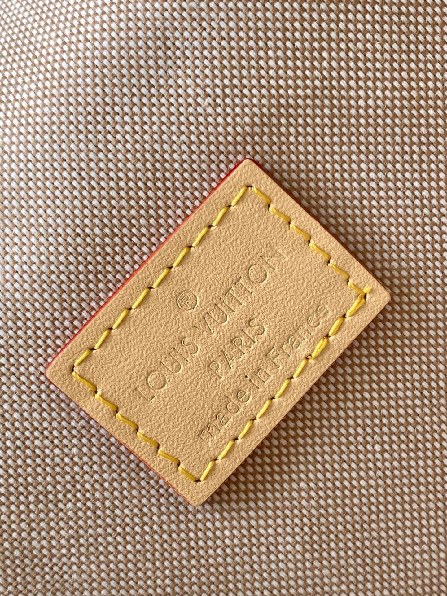 L0vis Vvtt0n N40674 Steamer Wearable Wallet